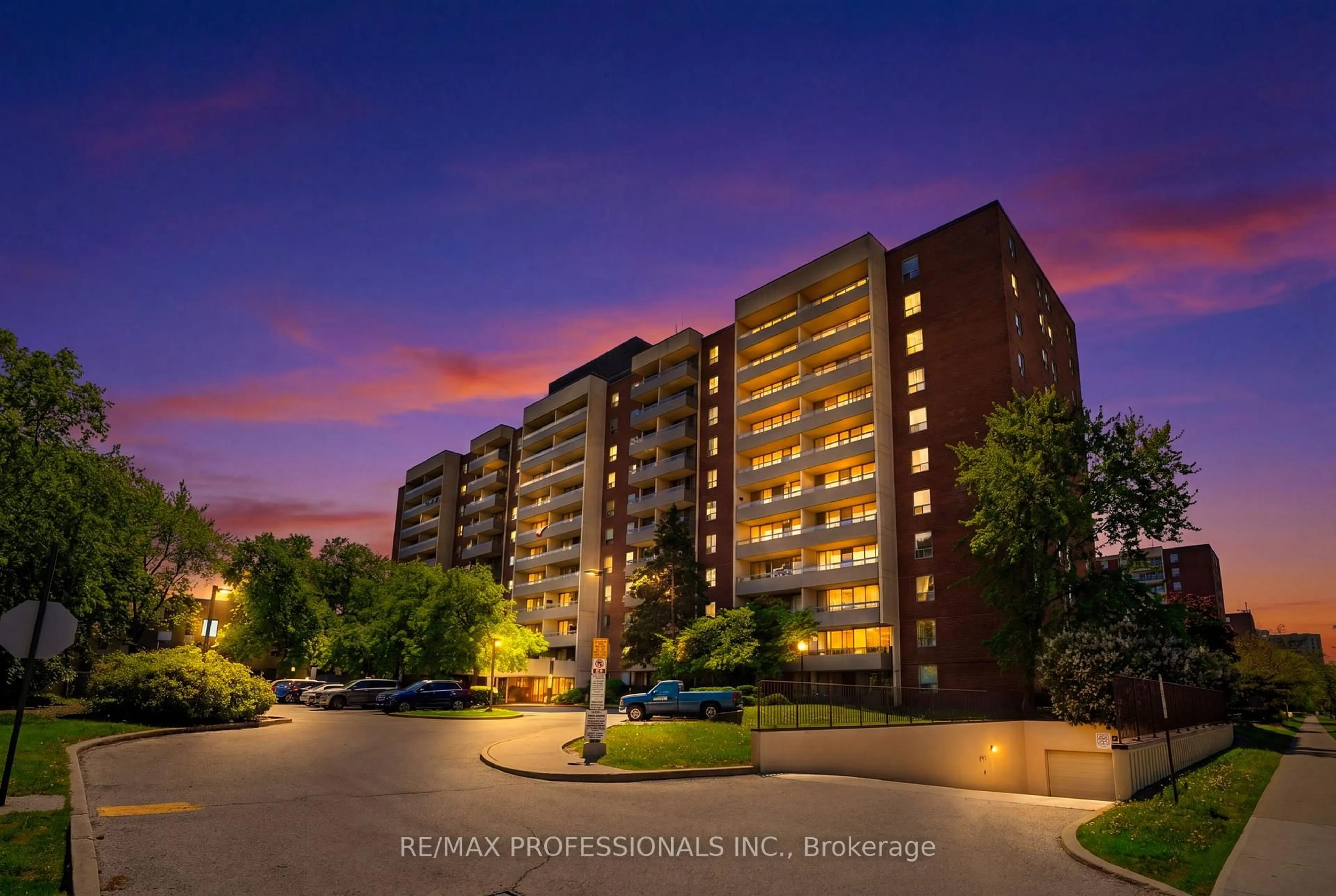 A pic from outside/outdoor area/front of a property/back of a property/a pic from drone, building for 19 Four Winds Dr #204, Toronto Ontario M3J 2S9