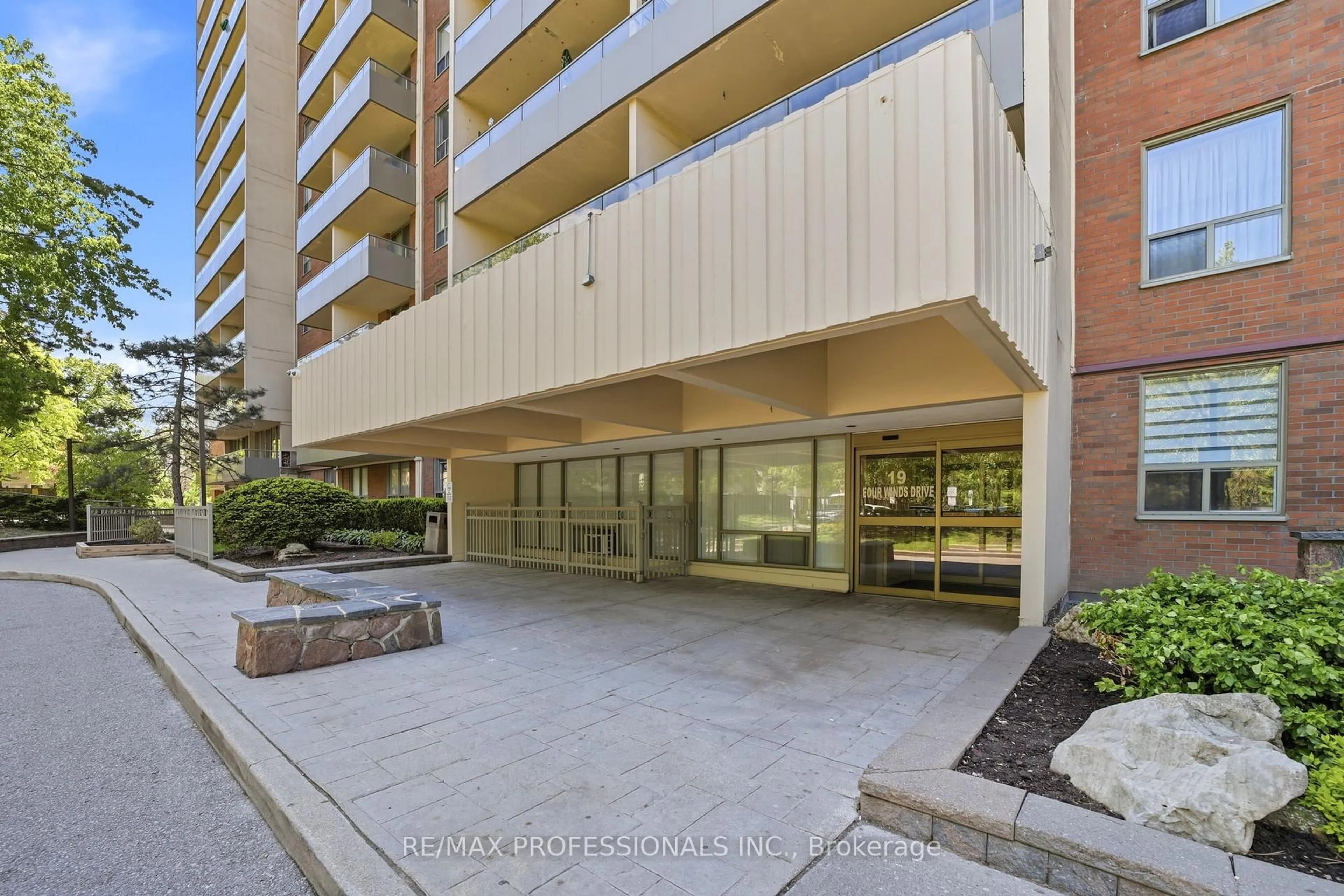 Indoor foyer for 19 Four Winds Dr #204, Toronto Ontario M3J 2S9