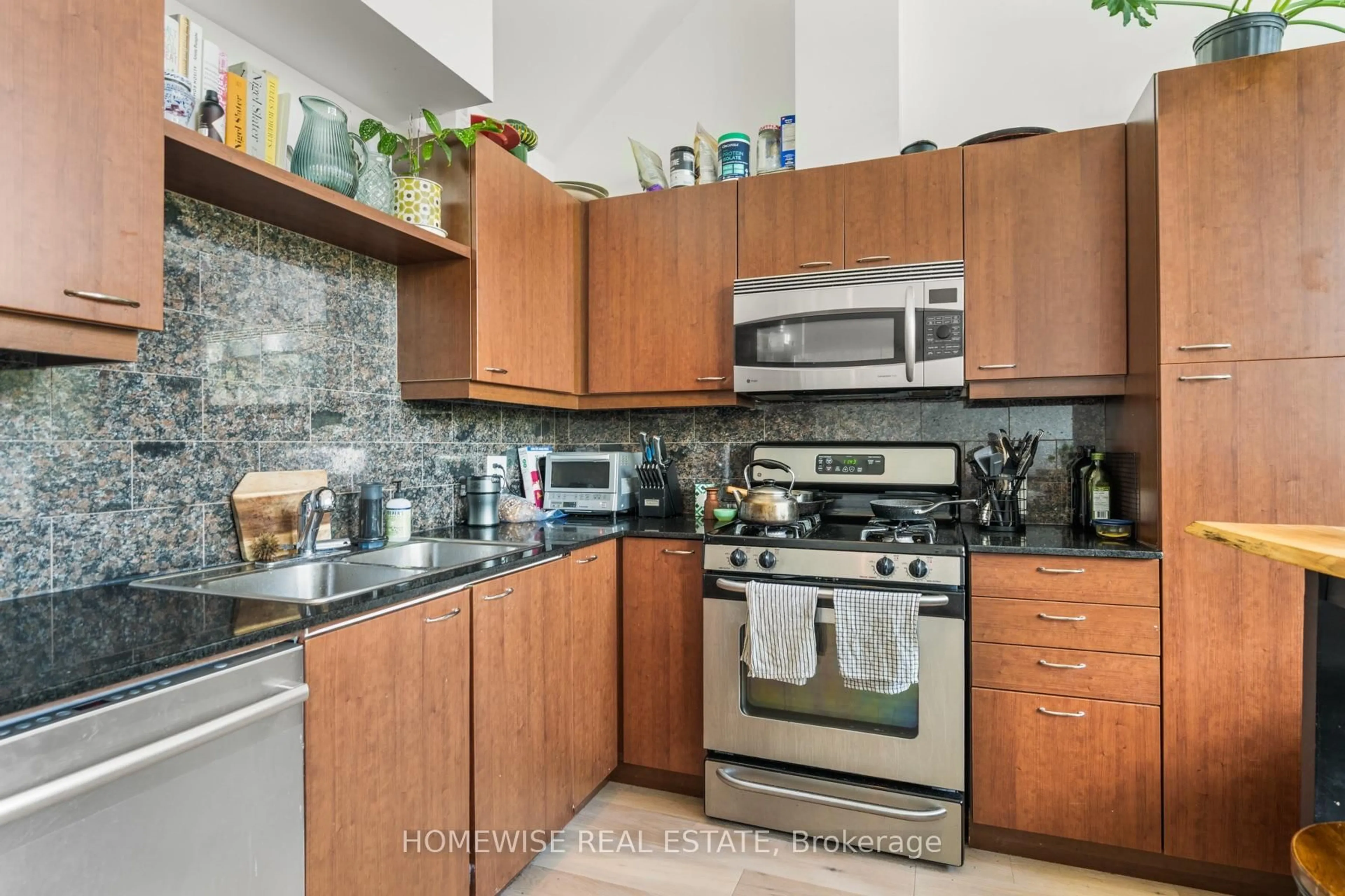 Standard kitchen, ceramic/tile floor for 437 Roncesvalles Ave #410, Toronto Ontario M6R 3B9
