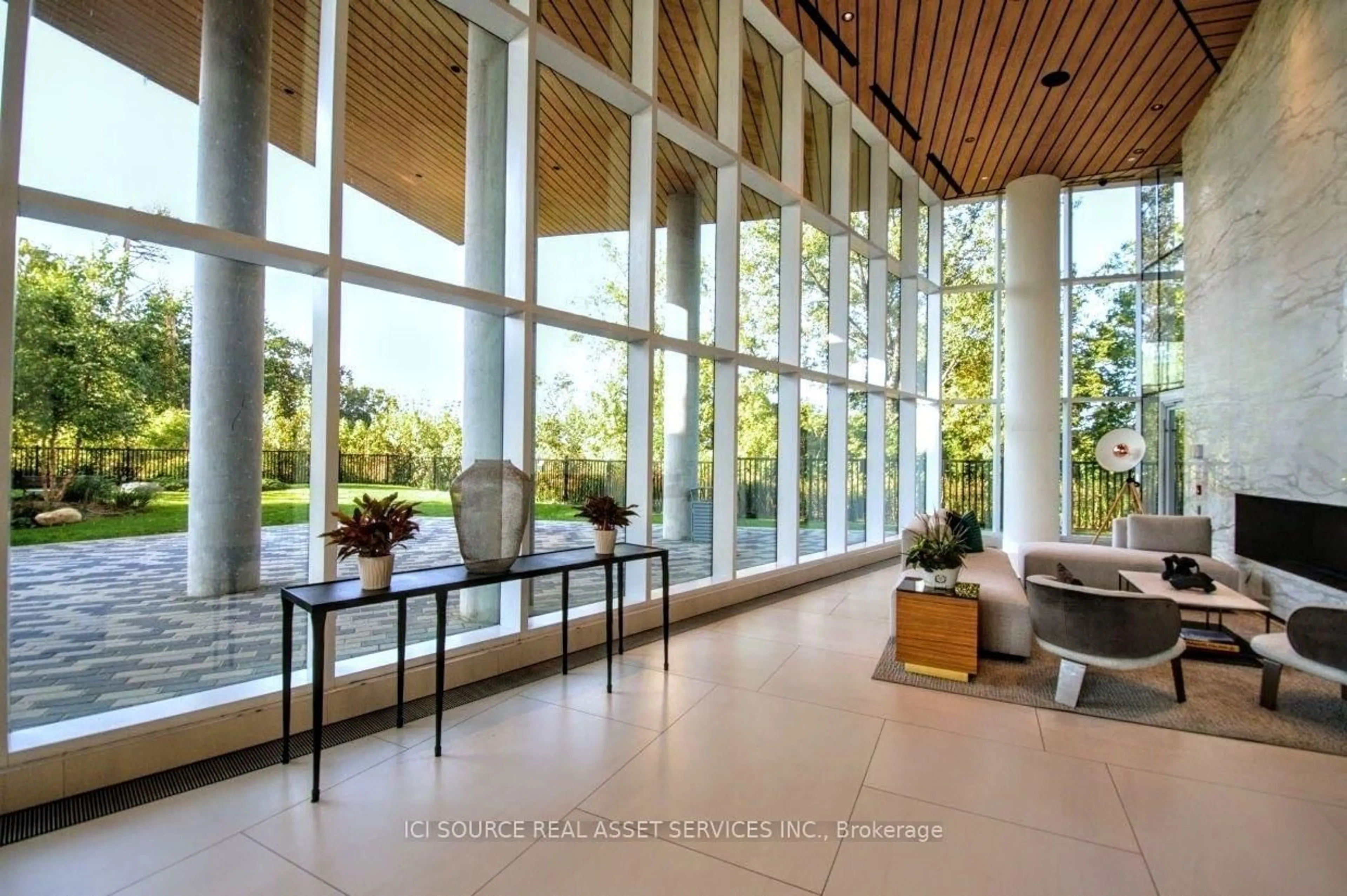 Indoor foyer for 20 Brin Dr #1904, Toronto Ontario M8X 0B2