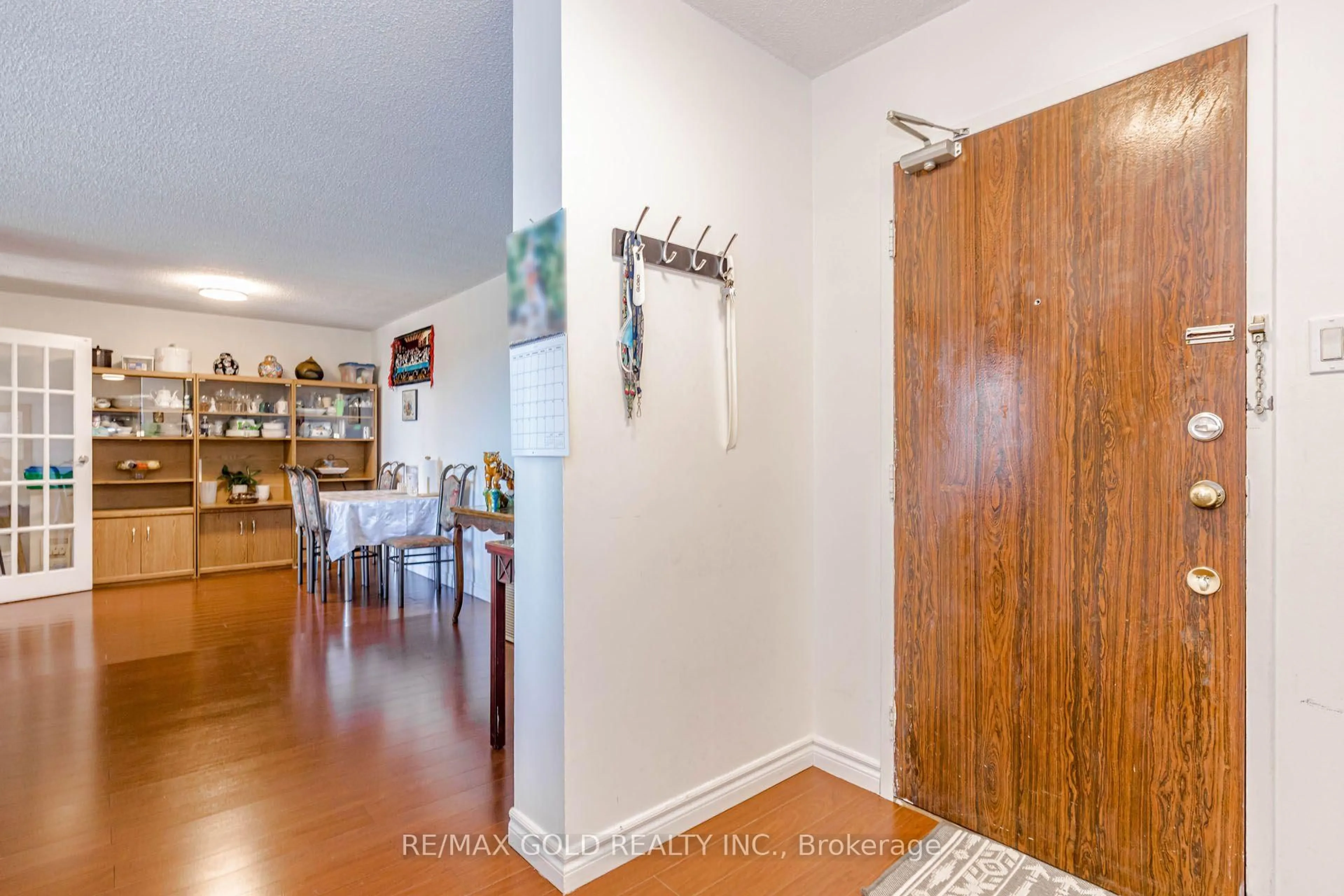 Indoor entryway for 17 Knightsbridge Rd #905, Brampton Ontario L6T 3X9