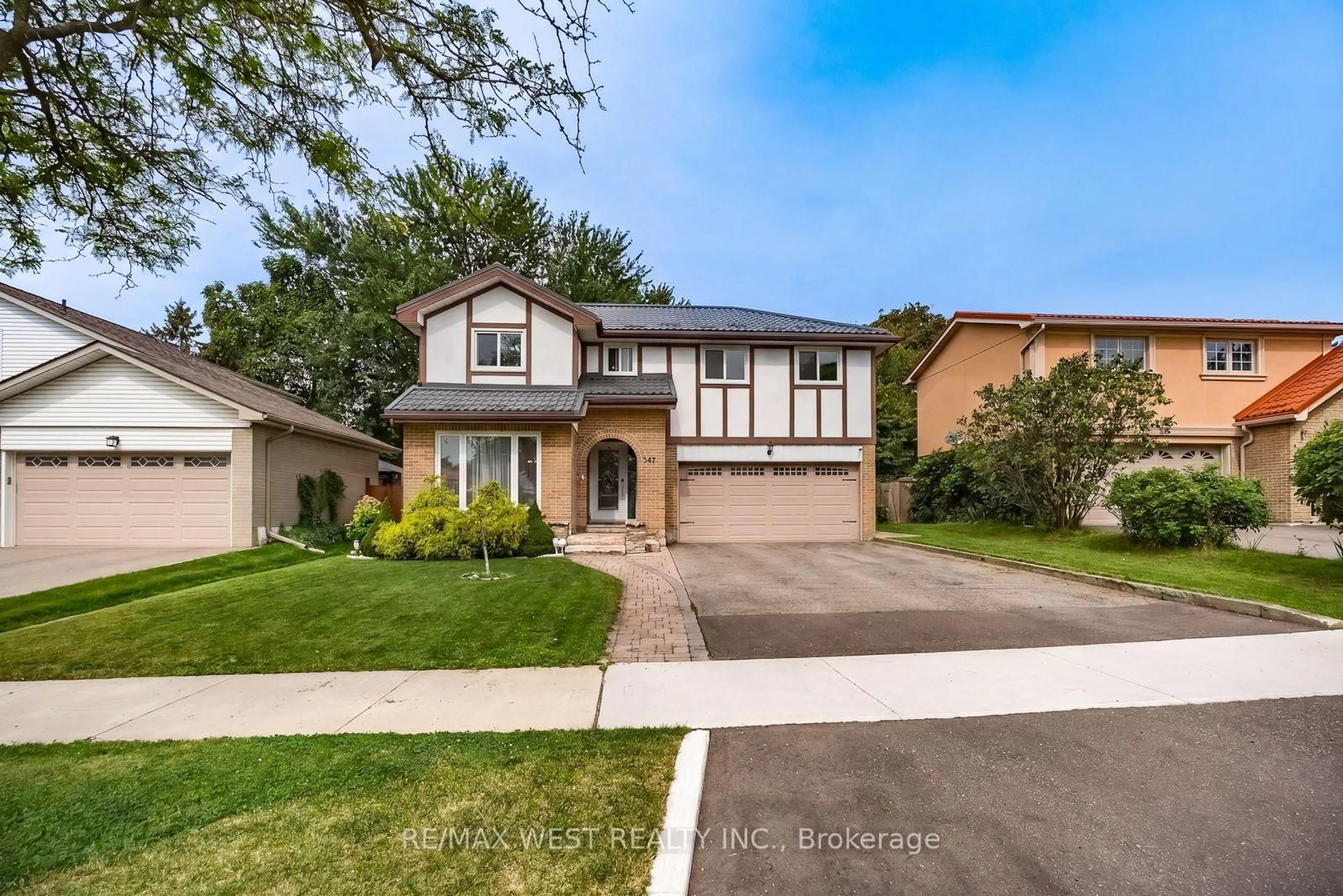 Home with brick exterior material, street for 347 Karen Park Cres, Mississauga Ontario L5A 3C8