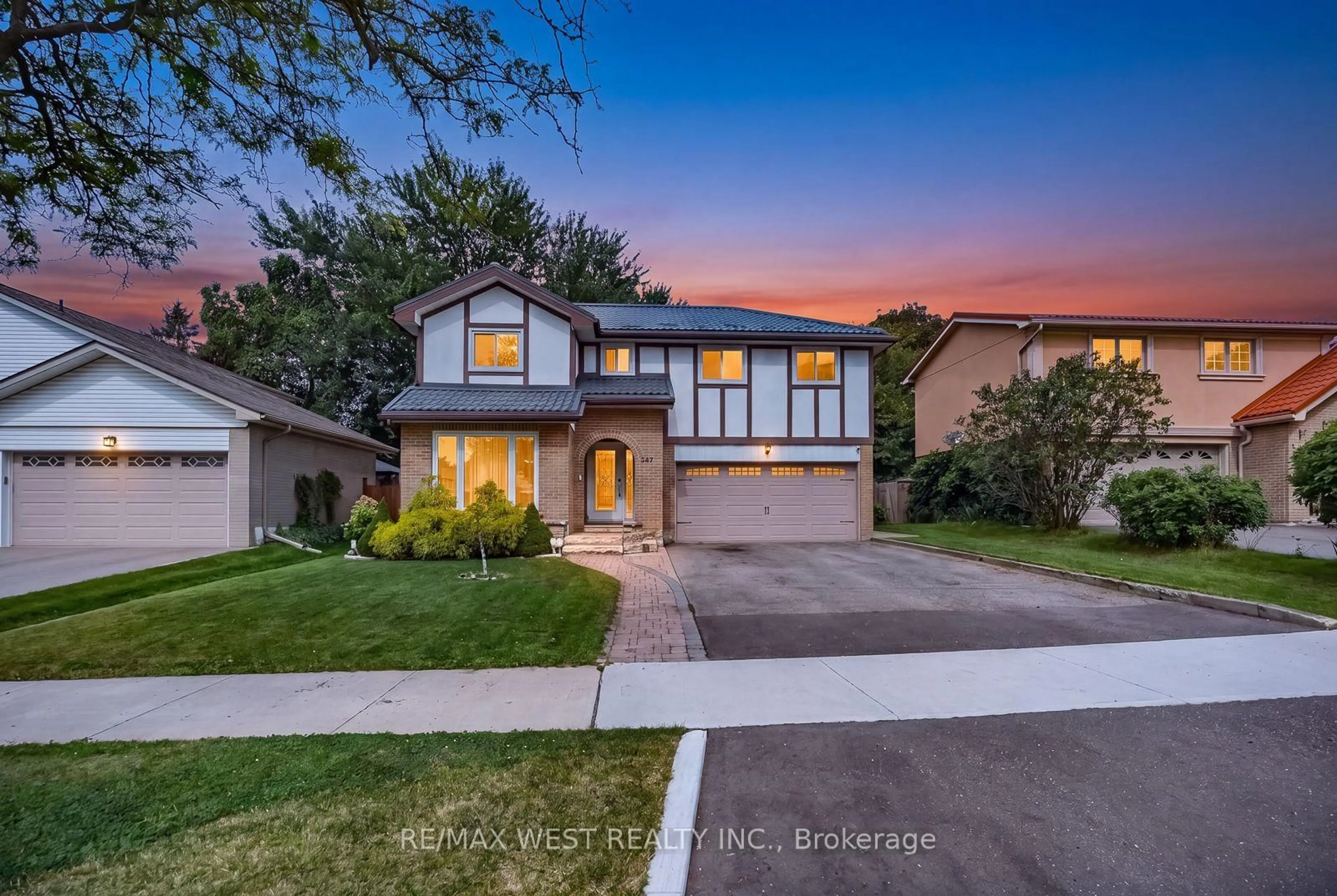 Home with brick exterior material, street for 347 Karen Park Cres, Mississauga Ontario L5A 3C8