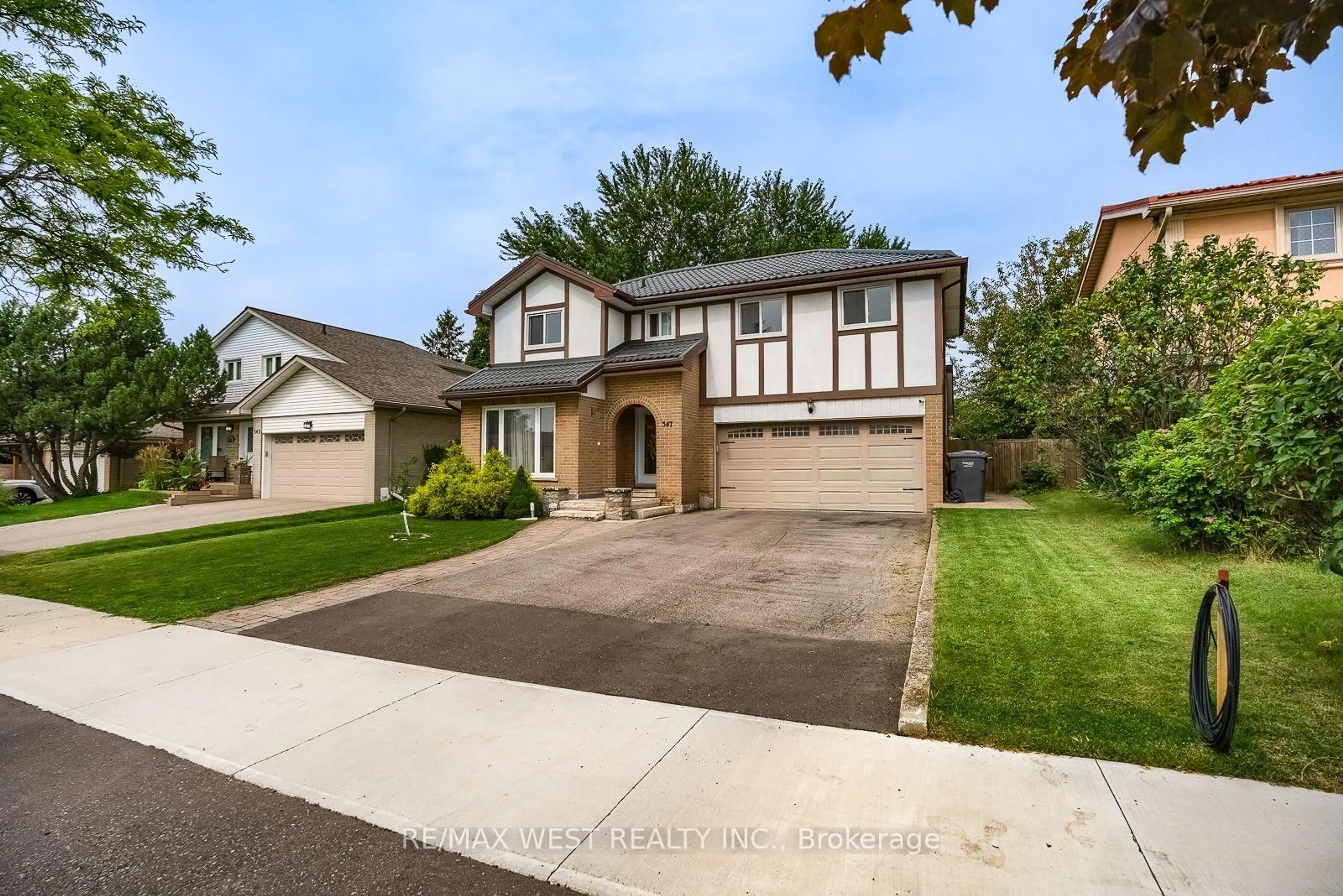 Home with brick exterior material, street for 347 Karen Park Cres, Mississauga Ontario L5A 3C8