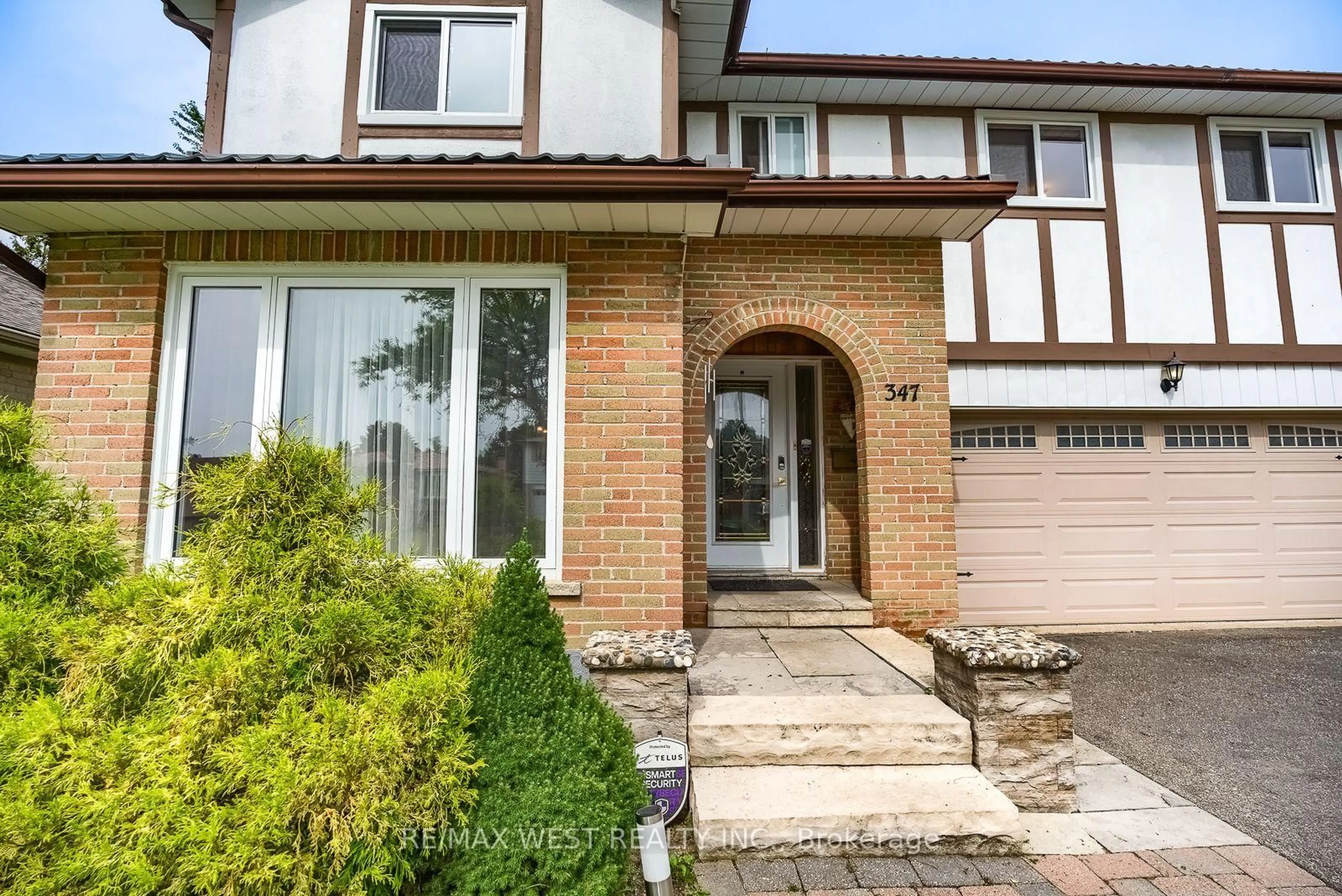 Home with brick exterior material, street for 347 Karen Park Cres, Mississauga Ontario L5A 3C8