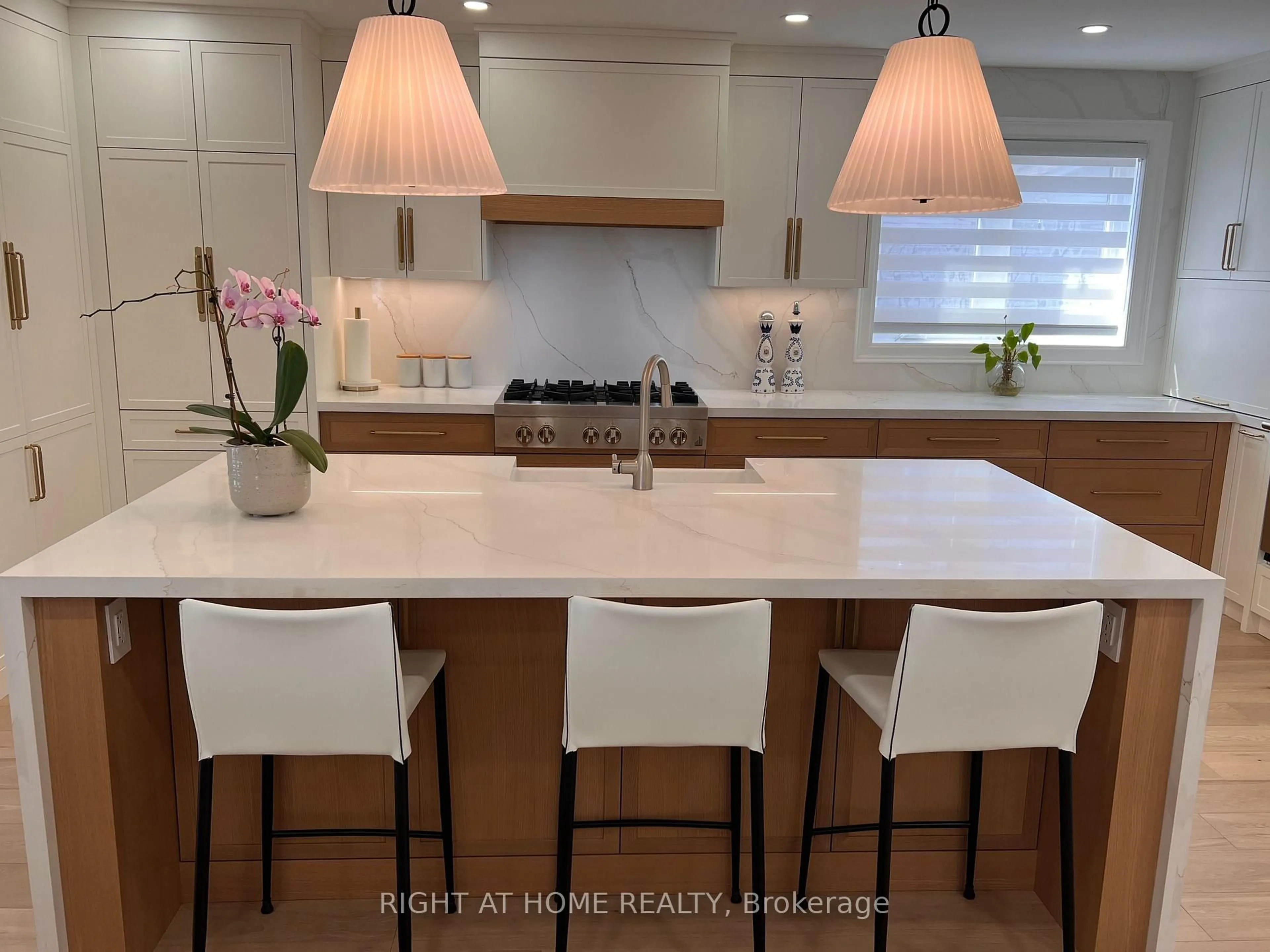 Contemporary kitchen, ceramic/tile floor for 1916 Pagehurst Crt, Mississauga Ontario L4X 1Y7