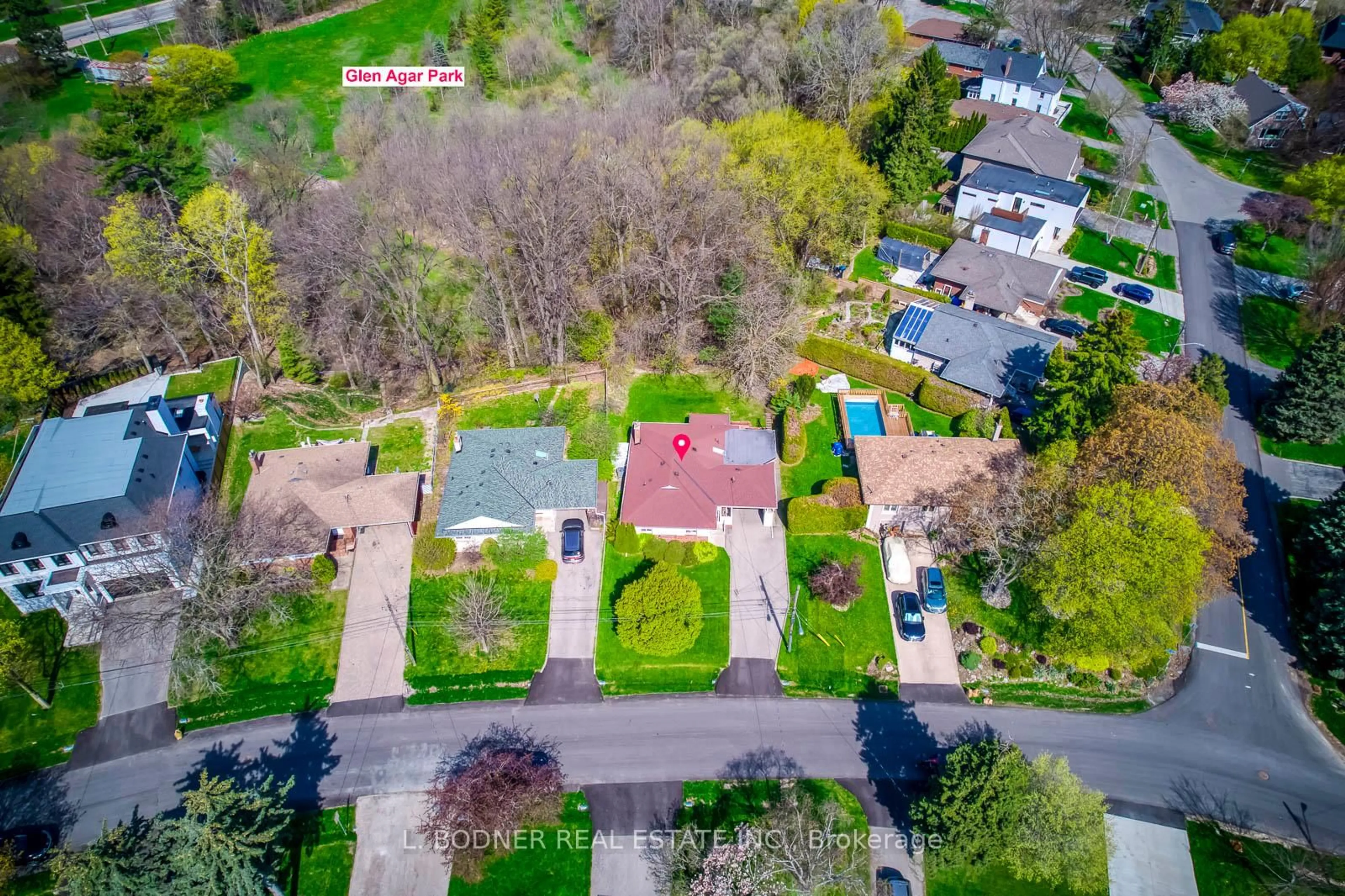 A pic from outside/outdoor area/front of a property/back of a property/a pic from drone, street for 84 Ravenscrest Dr, Toronto Ontario M9B 5N3