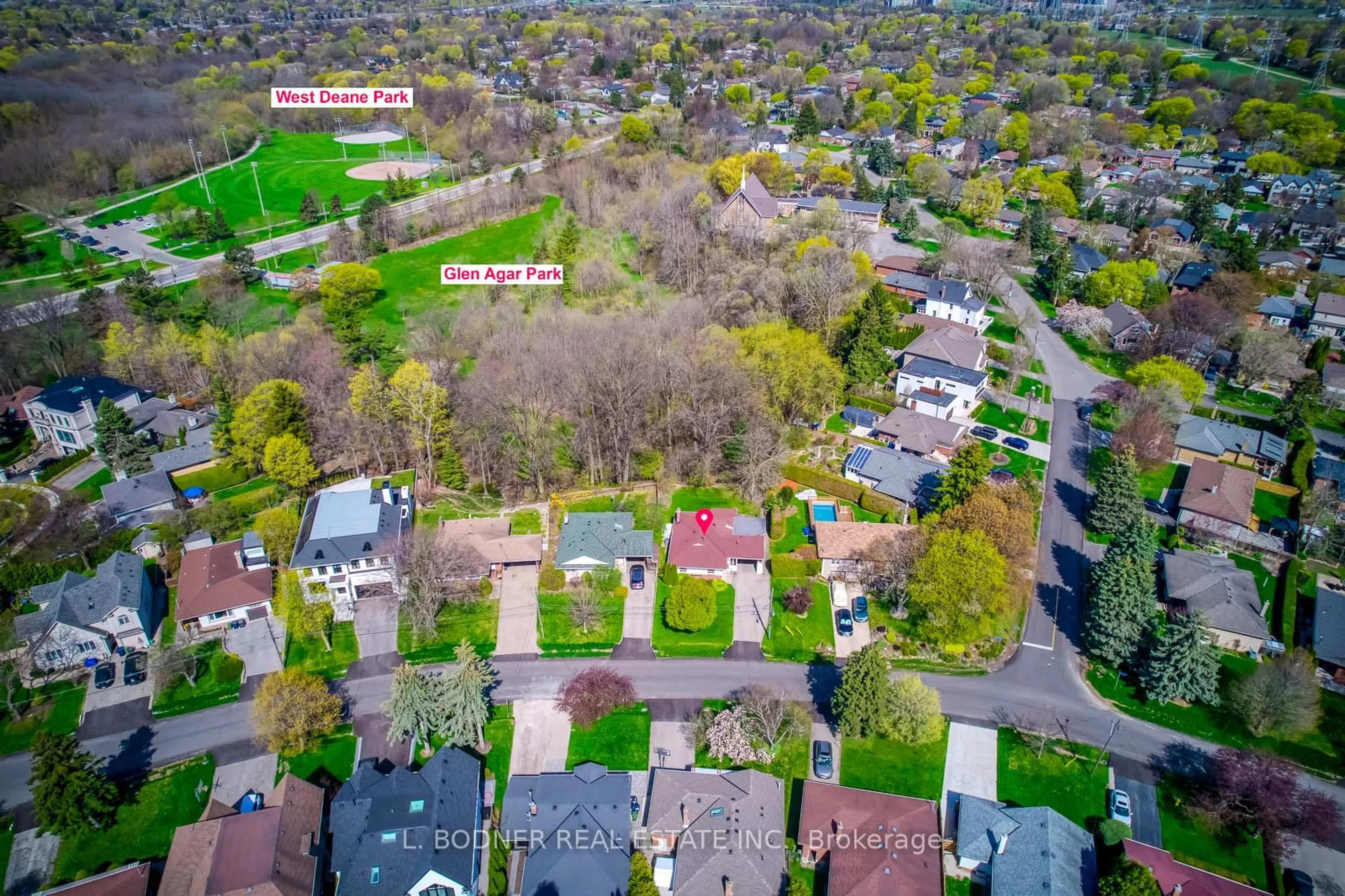 A pic from outside/outdoor area/front of a property/back of a property/a pic from drone, street for 84 Ravenscrest Dr, Toronto Ontario M9B 5N3