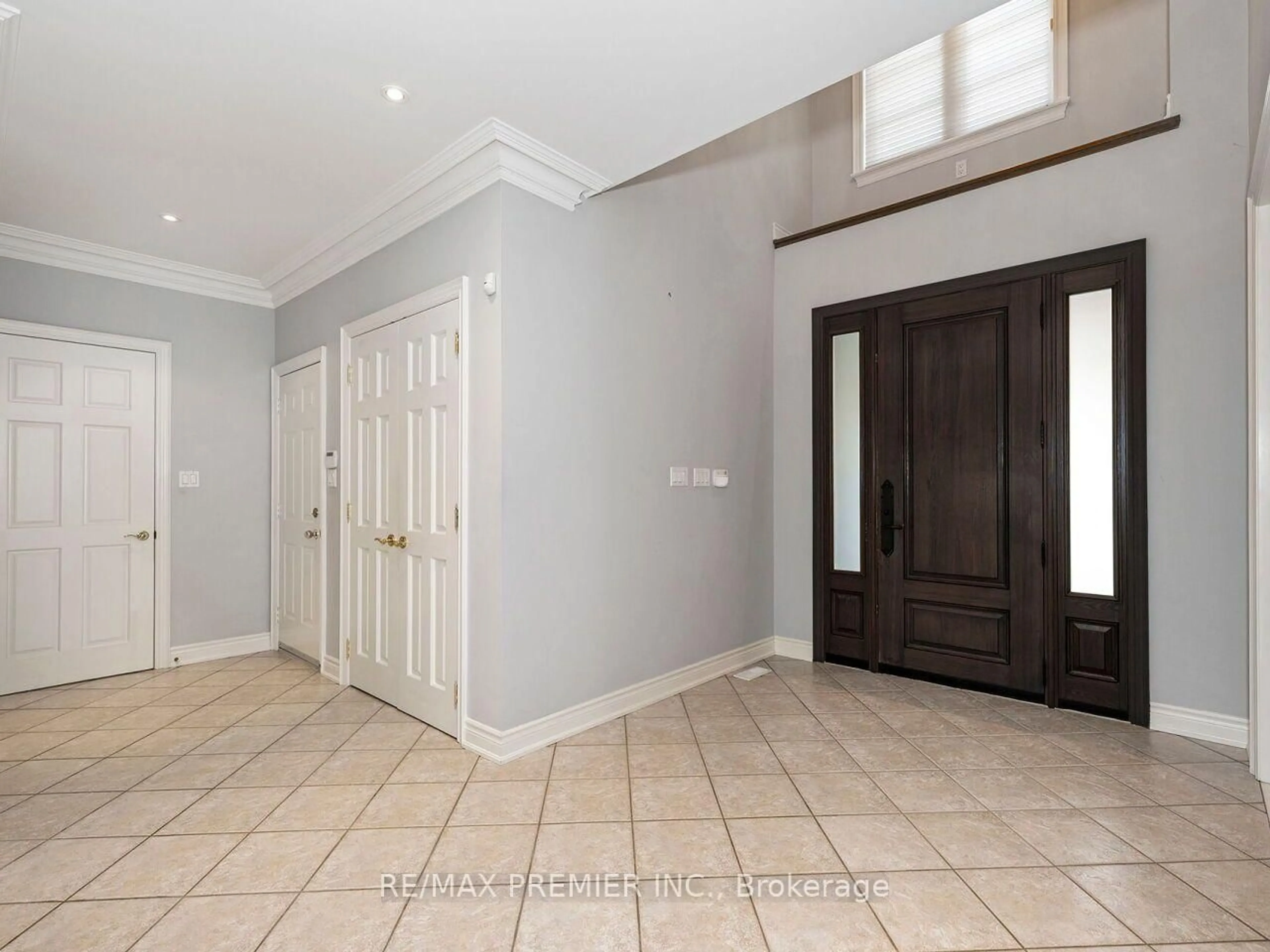 Indoor entryway for 27 Gaydon Ave, Toronto Ontario M9M 1G6