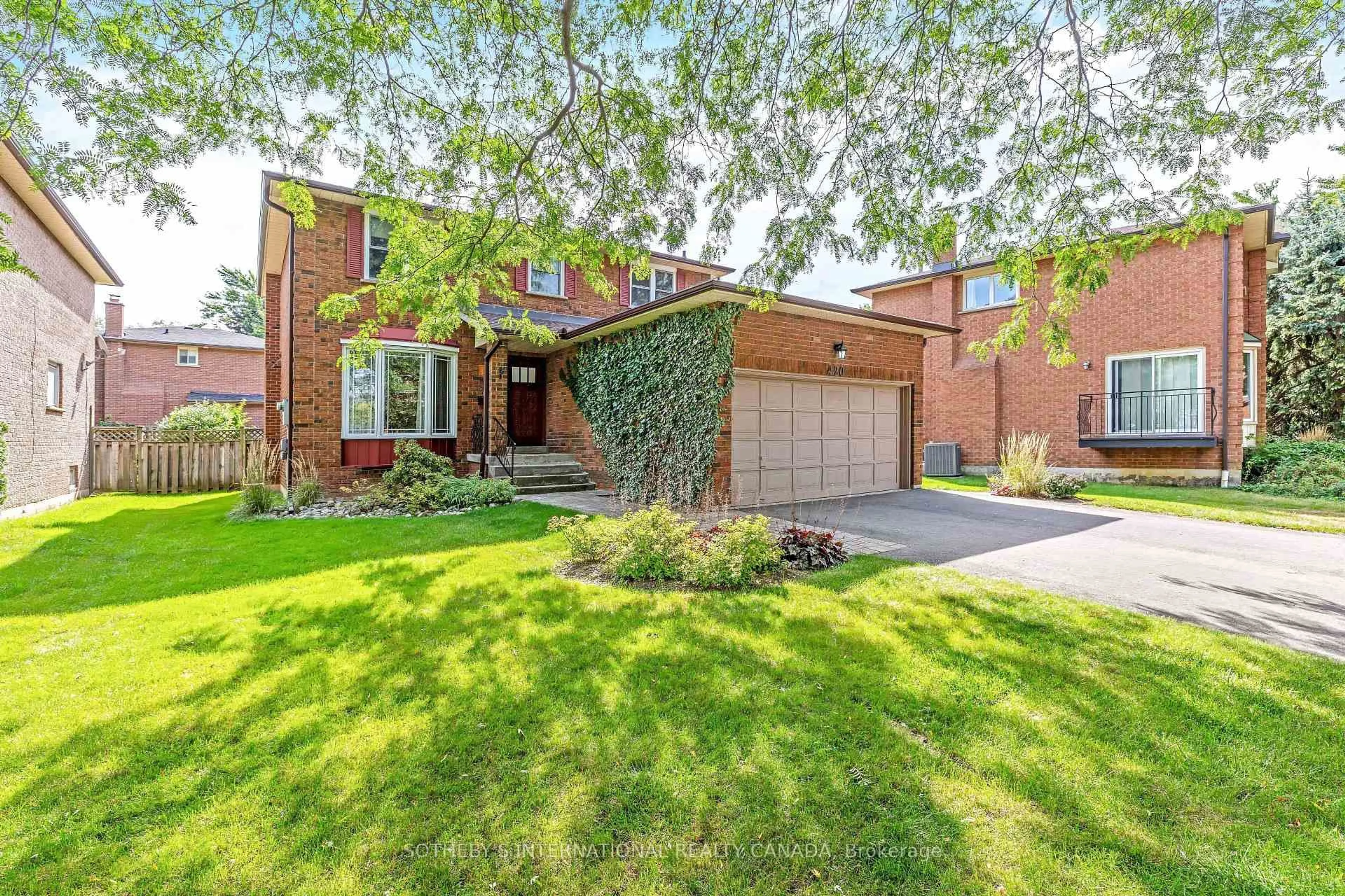Home with brick exterior material, street for 420 The Thicket, Mississauga Ontario L5G 4P6