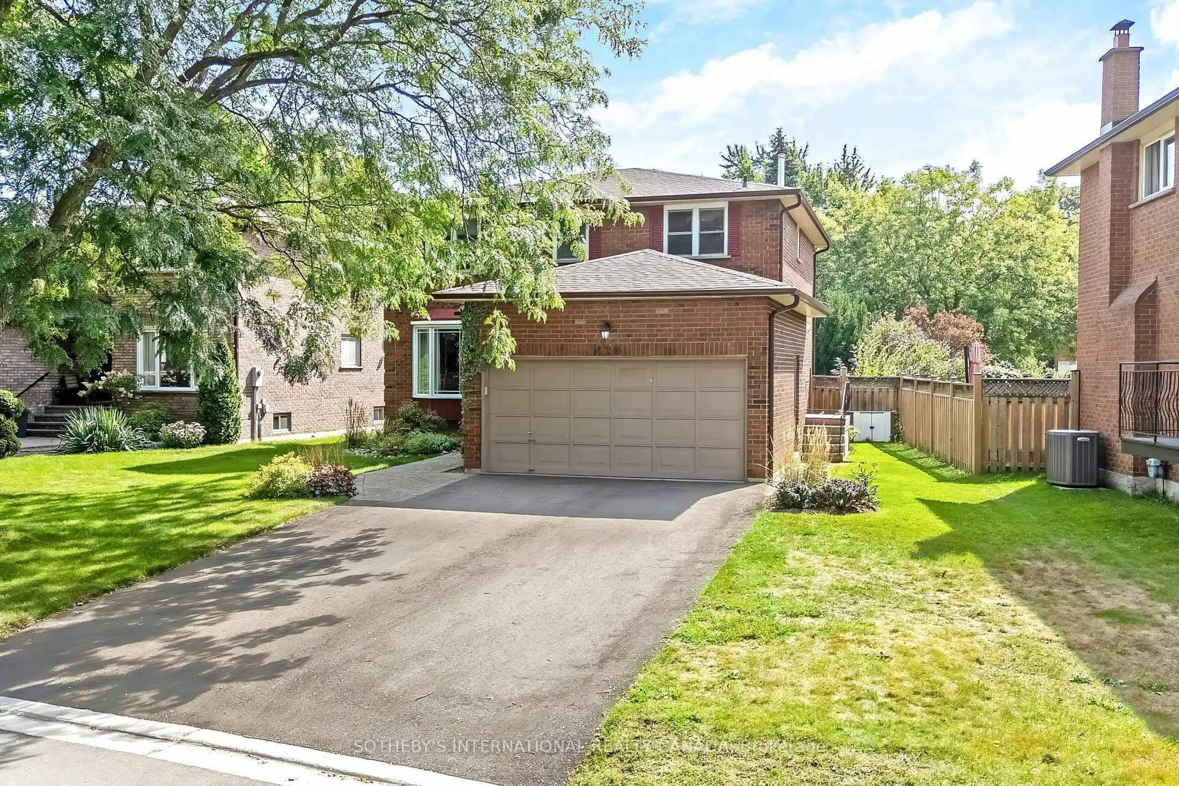 Home with brick exterior material, street for 420 The Thicket, Mississauga Ontario L5G 4P6
