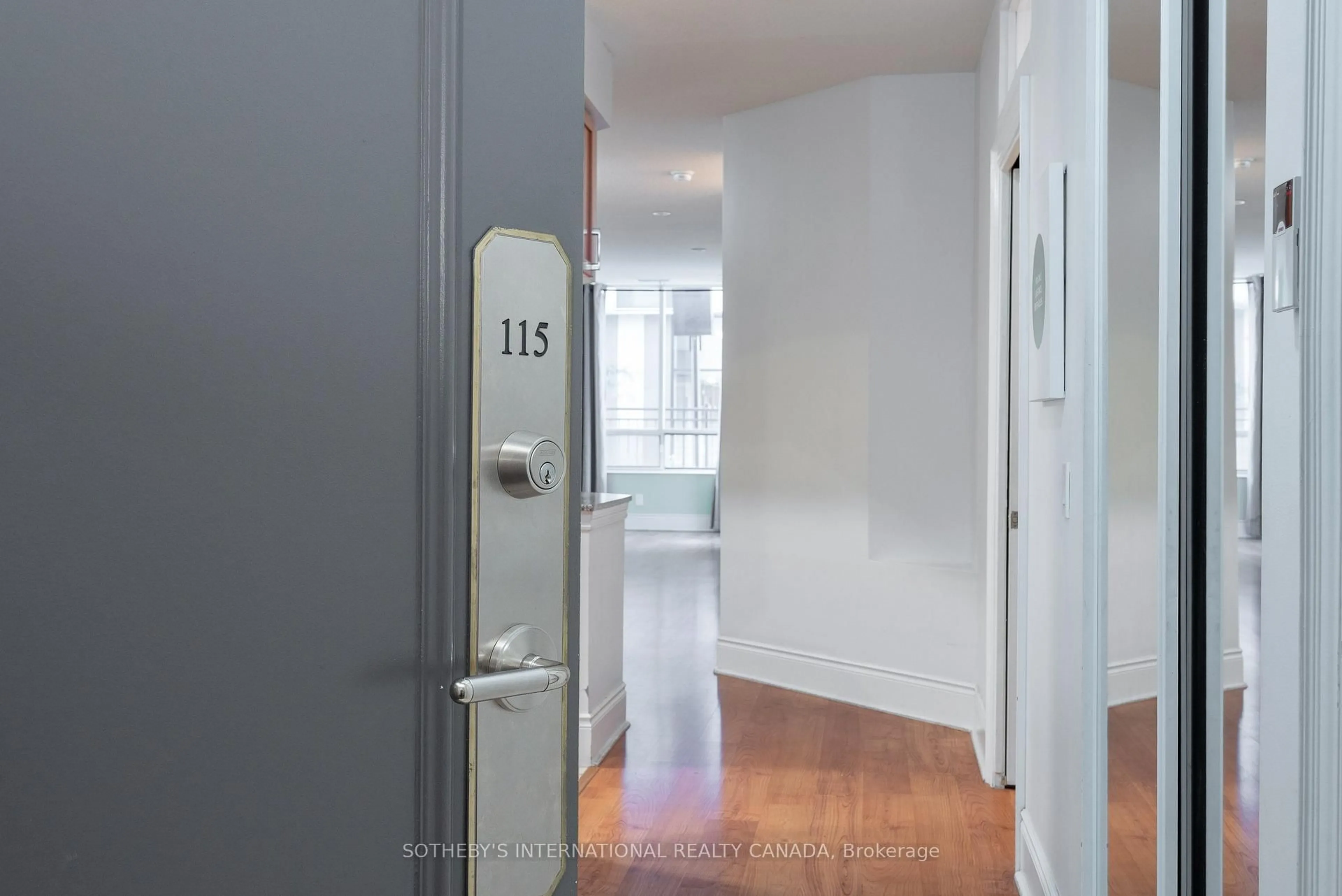 Indoor entryway for 5233 Dundas St #115, Toronto Ontario M9B 6M1