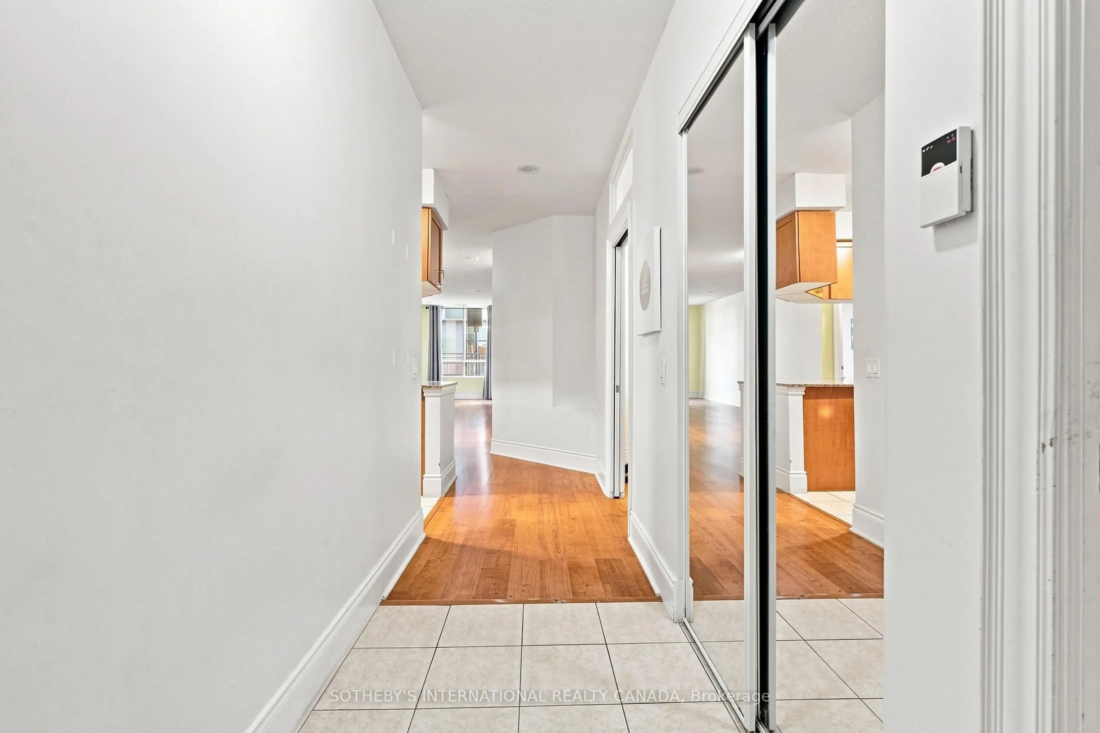 Indoor foyer for 5233 Dundas St #115, Toronto Ontario M9B 6M1