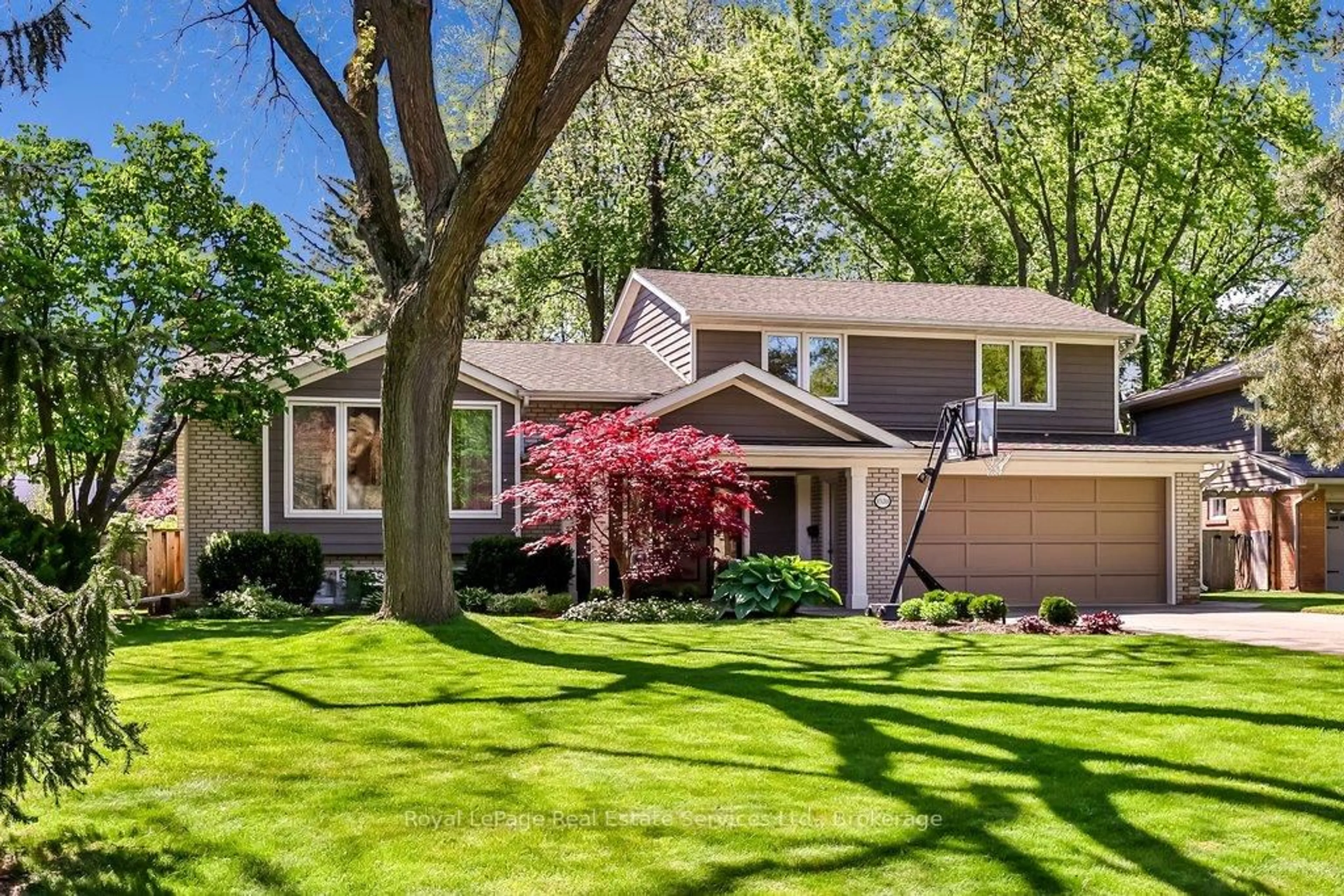 Home with vinyl exterior material, street for 1528 Warland Rd, Oakville Ontario L6L 1N5
