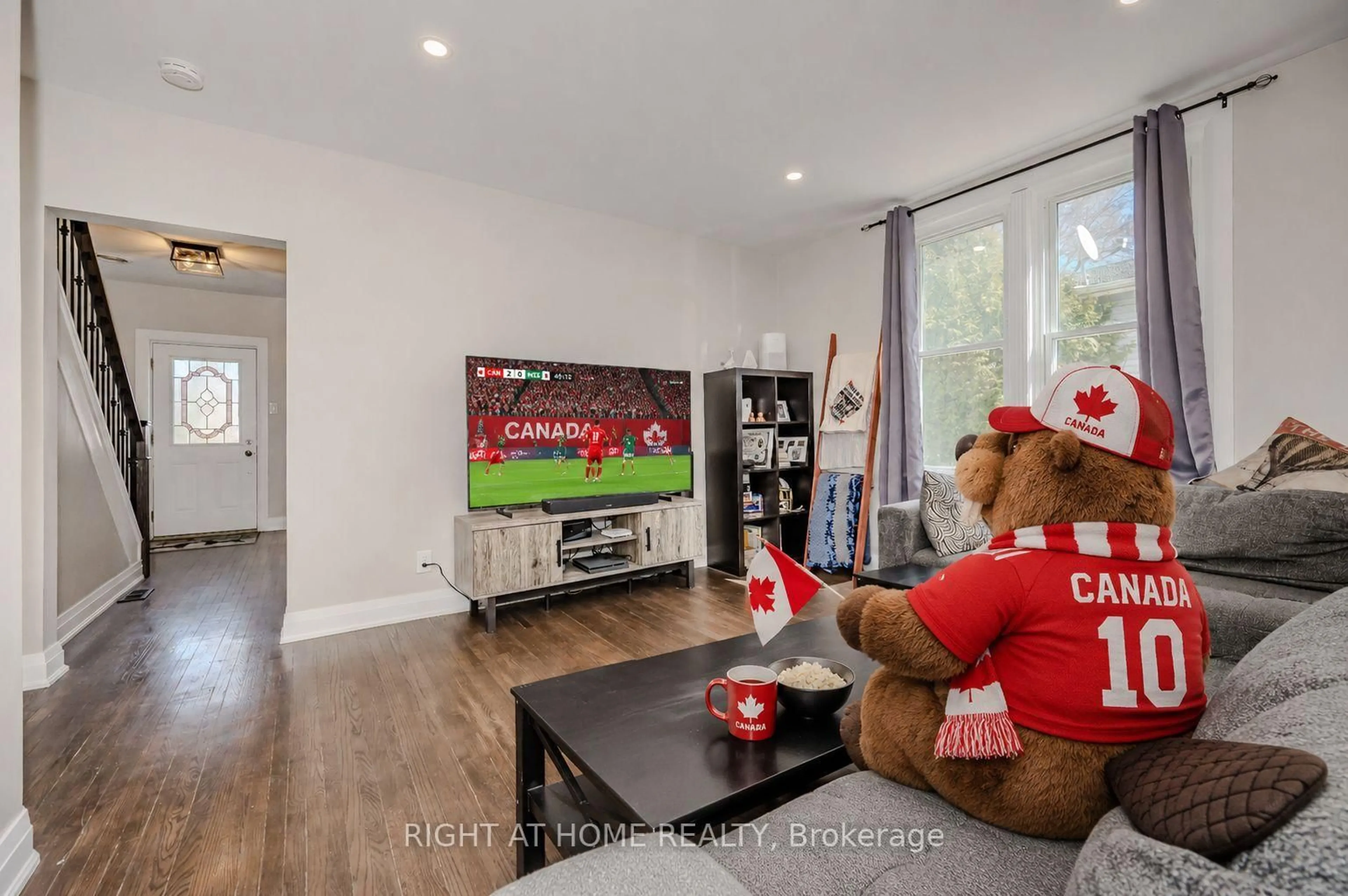 Home theater for 126 Poplar Ave, Halton Hills Ontario L7J 2E2