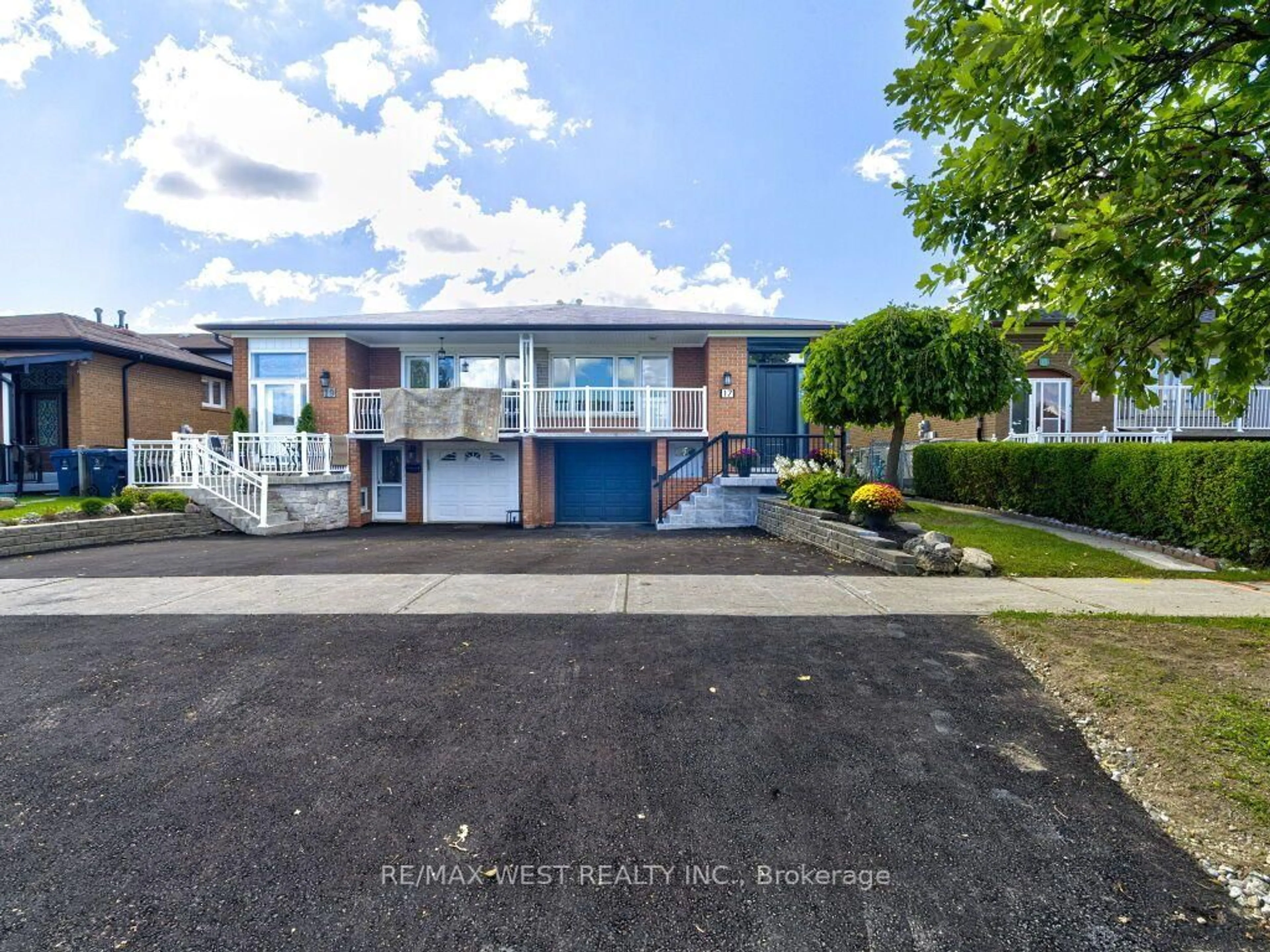 A pic from outside/outdoor area/front of a property/back of a property/a pic from drone, street for 17 Cabana Dr, Toronto Ontario M9L 1L1