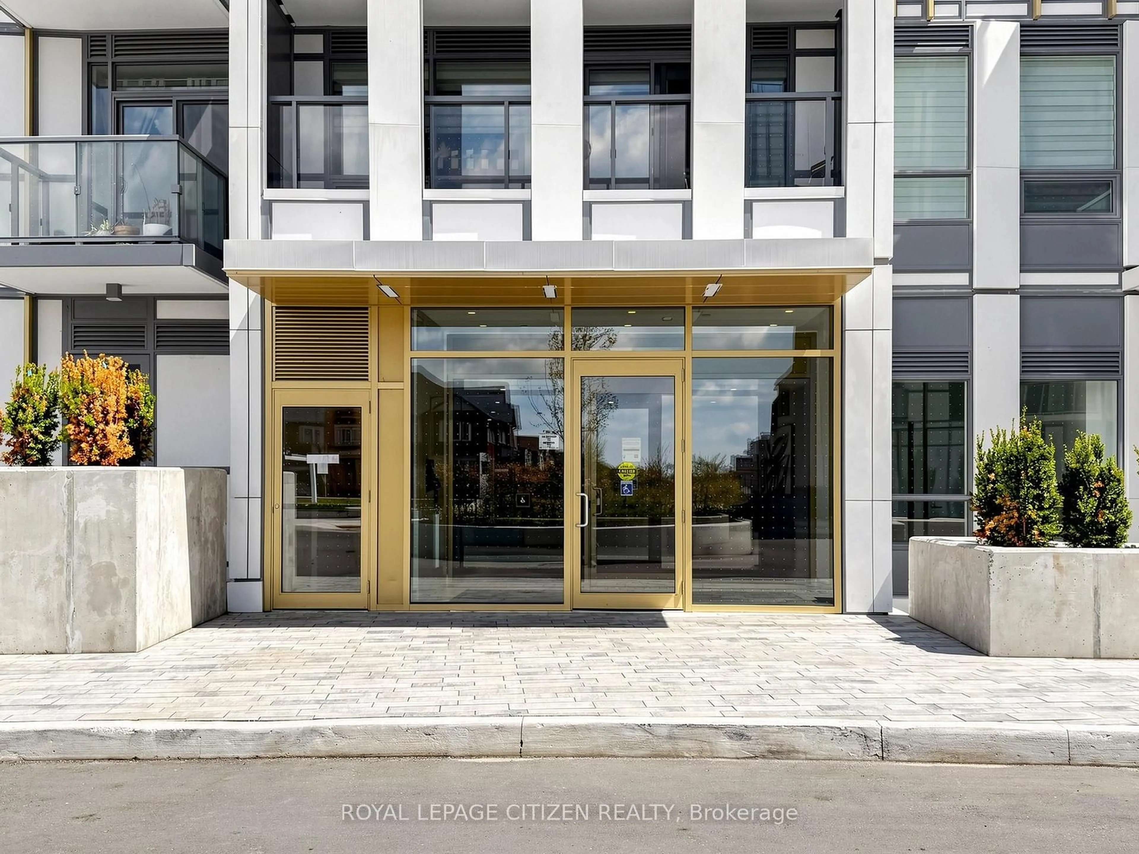 Indoor foyer for 1005 Dundas St #814, Oakville Ontario L6H 8C7