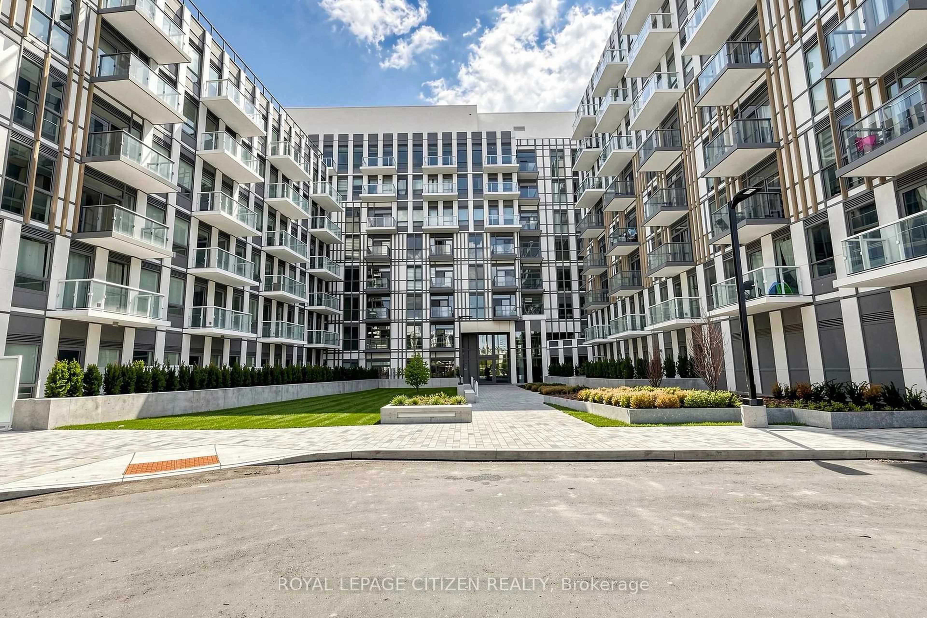 Patio, street for 1005 Dundas St #719, Oakville Ontario L6H 7E8