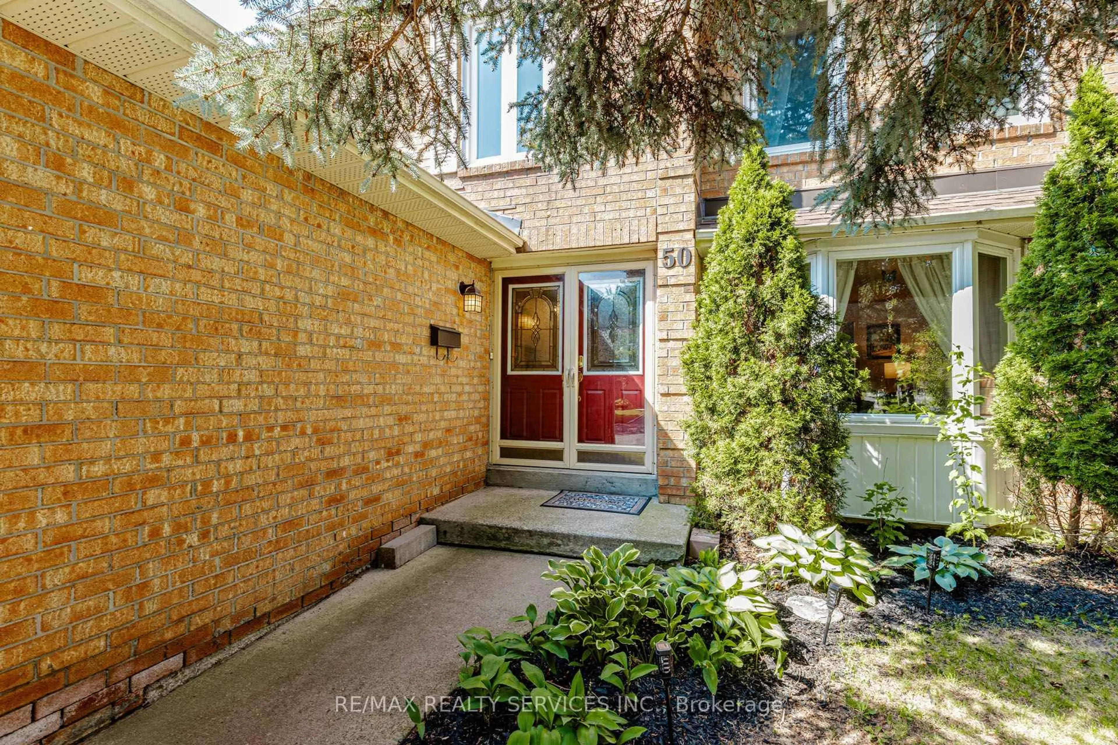 Indoor entryway for 50 Barr Cres, Brampton Ontario L6Z 3E4