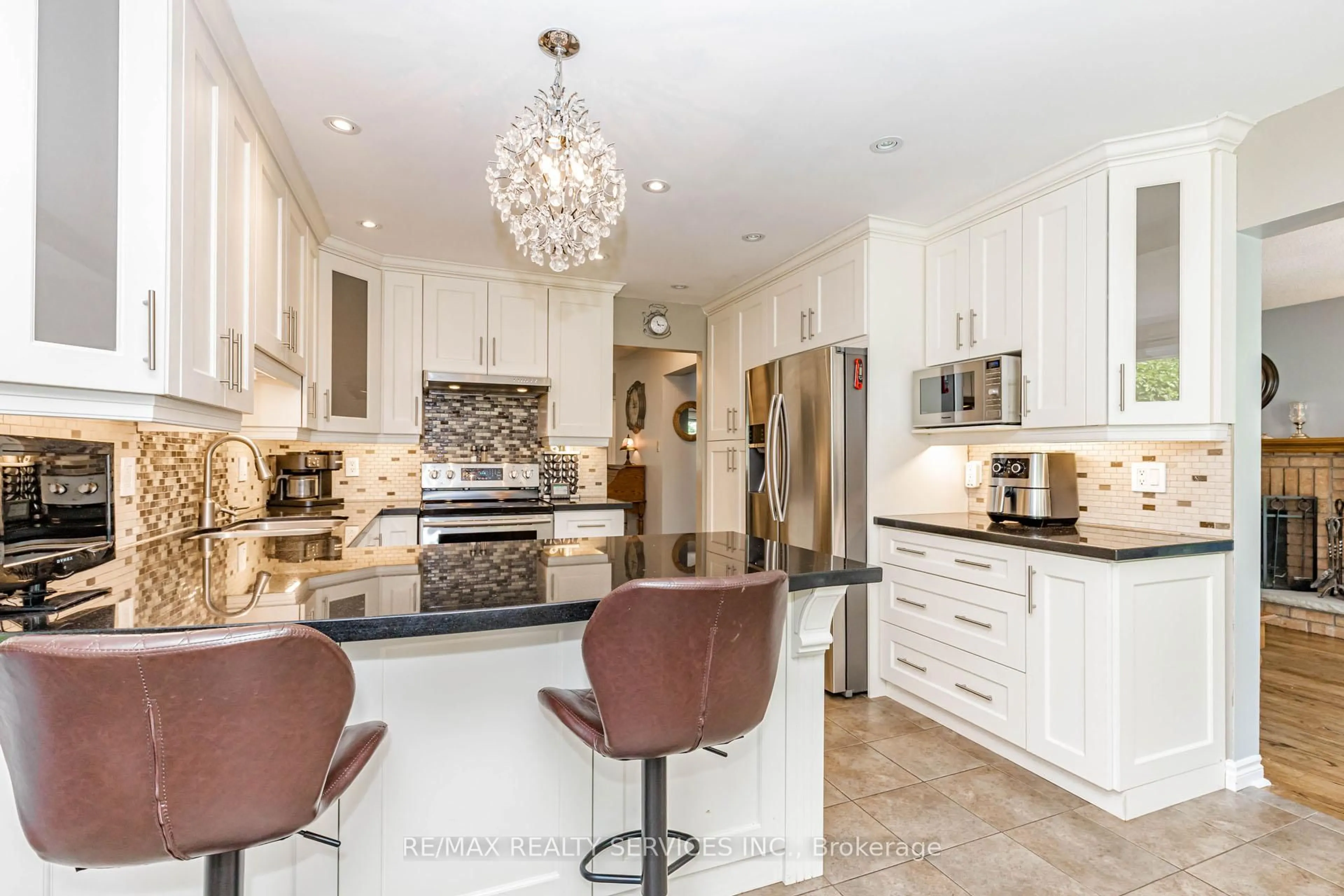 Contemporary kitchen, ceramic/tile floor for 50 Barr Cres, Brampton Ontario L6Z 3E4