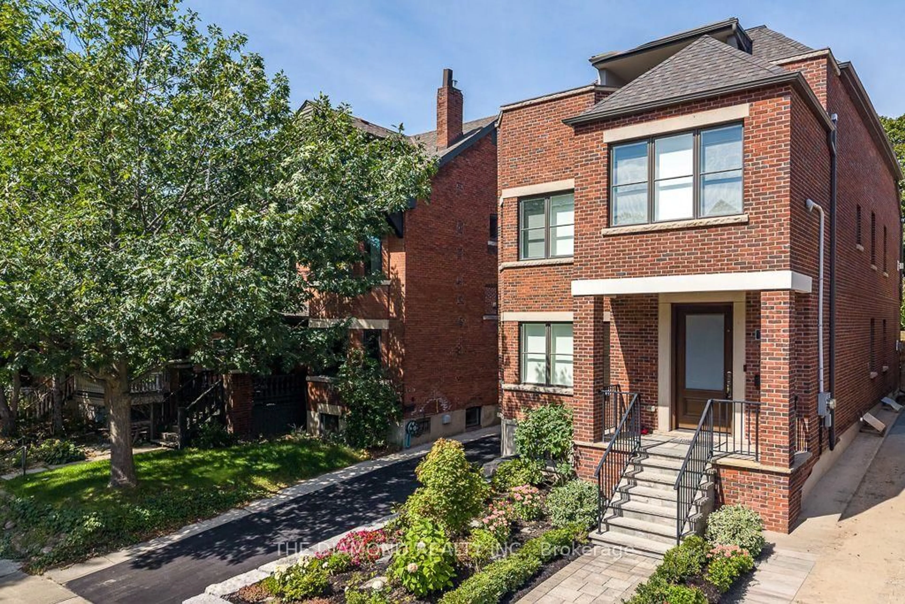 Home with brick exterior material, street for 188-190 Westminster Ave, Toronto Ontario M6R 1P1