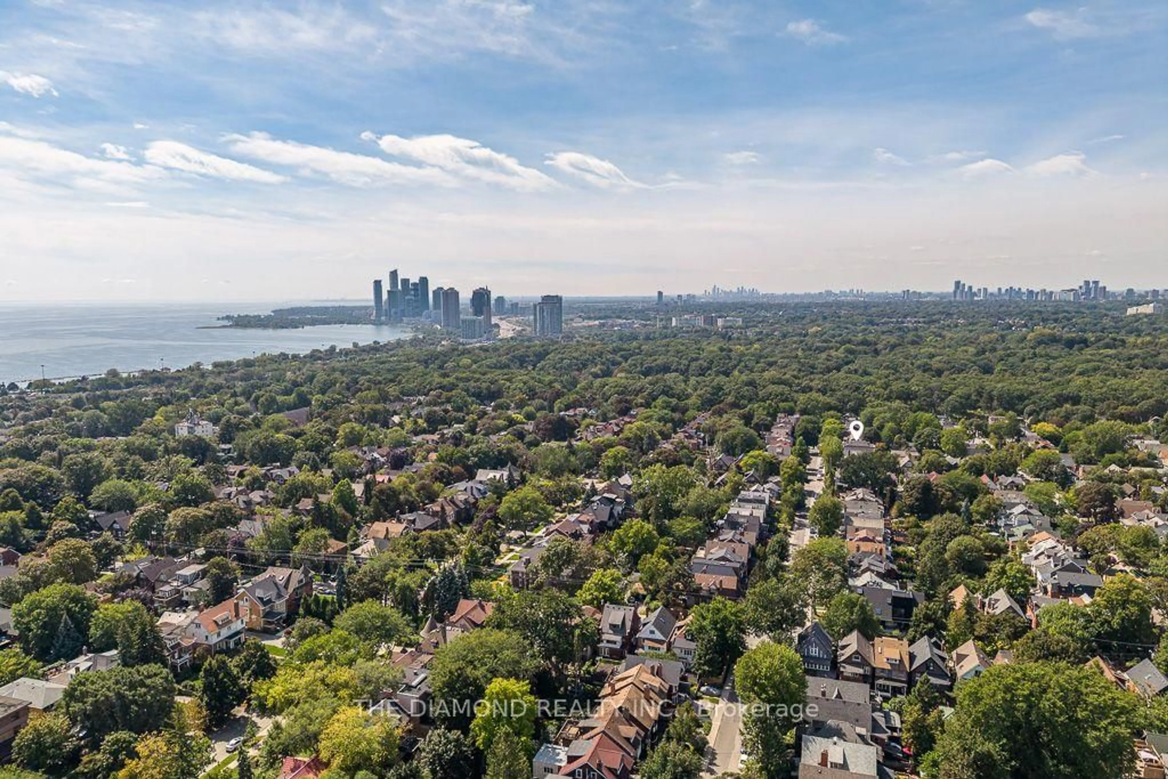A pic from outside/outdoor area/front of a property/back of a property/a pic from drone, city buildings view from balcony for 188-190 Westminster Ave, Toronto Ontario M6R 1P1