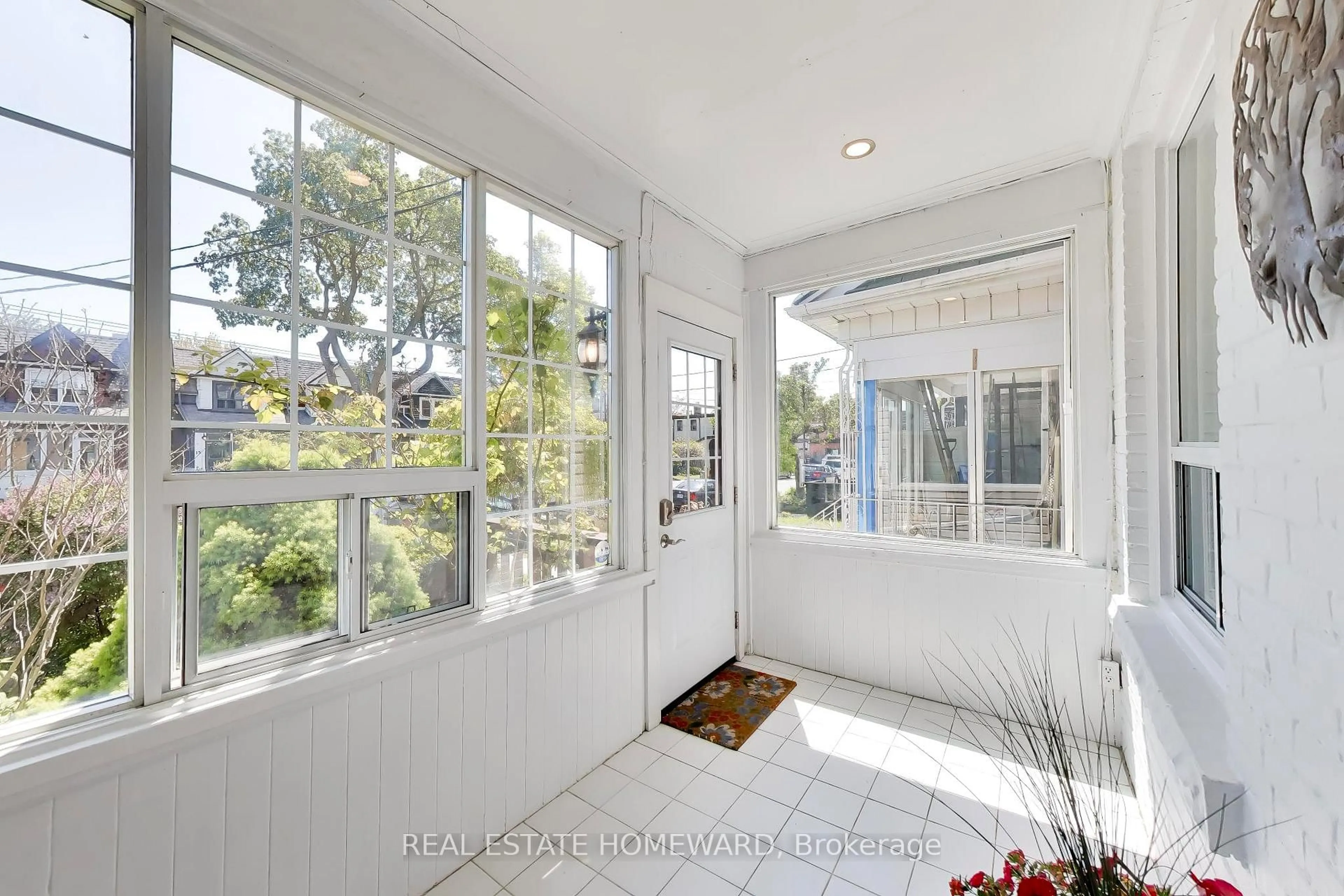 Indoor entryway for 18 Britannia Ave, Toronto Ontario M6N 3T7