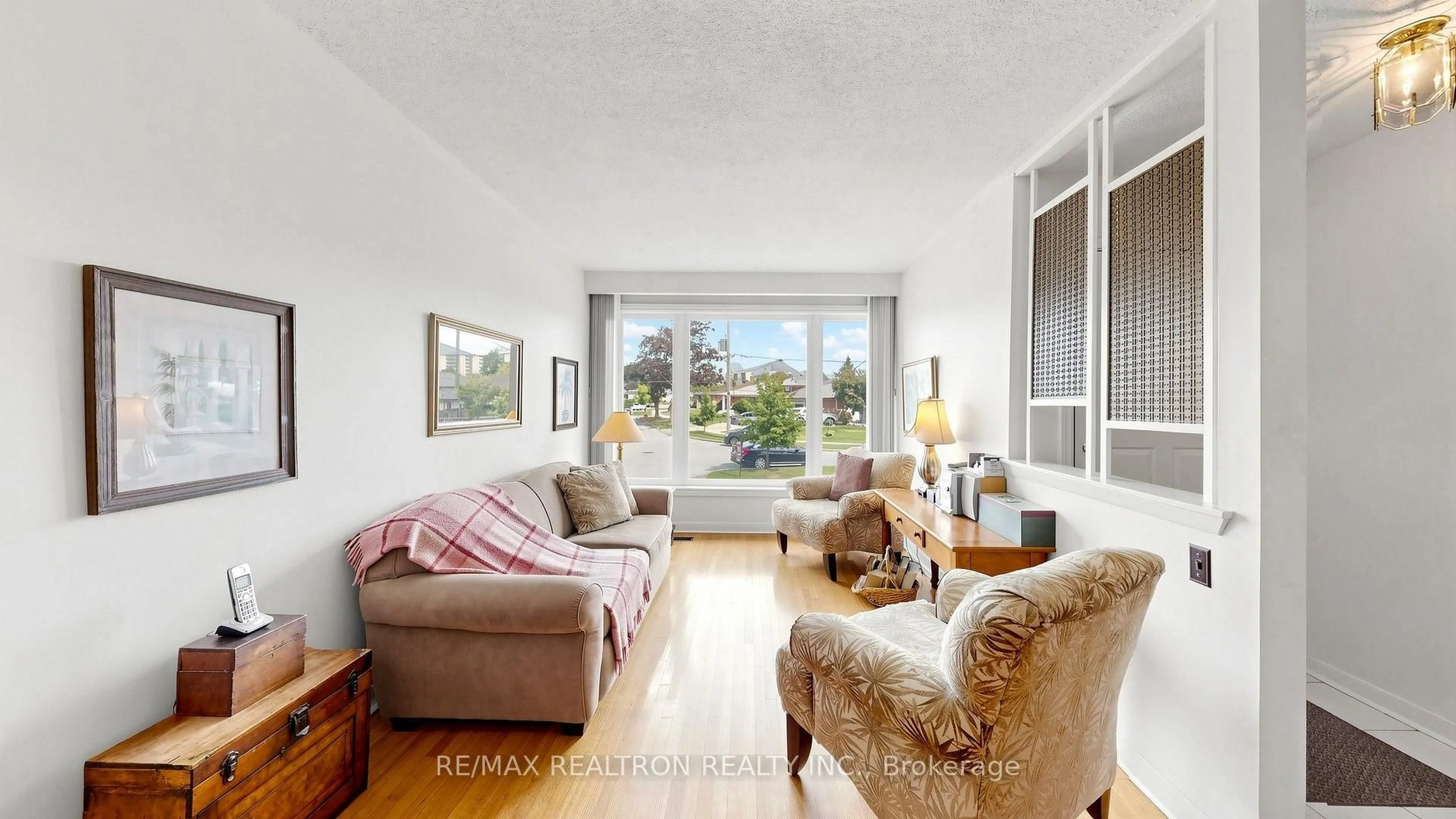 Living room with furniture, wood/laminate floor for 80 Frankton Cres, Toronto Ontario M3J 1C1