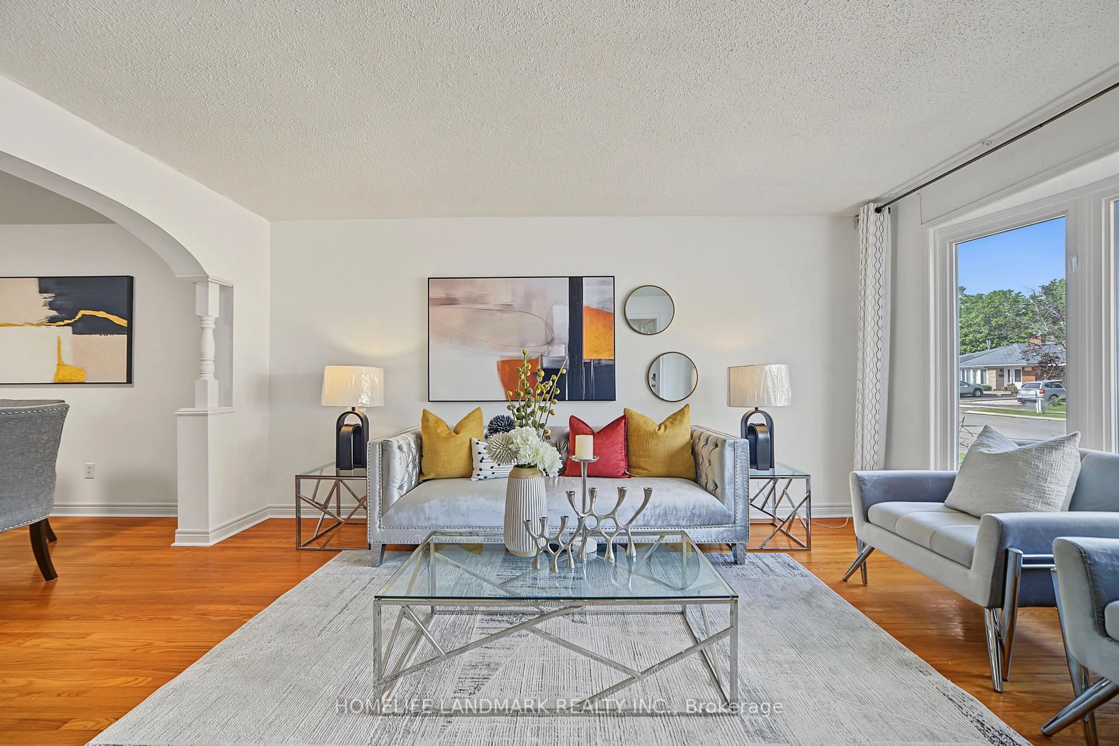 Living room with furniture, unknown for 3314 Queen Frederica Dr, Mississauga Ontario L4Y 3B2