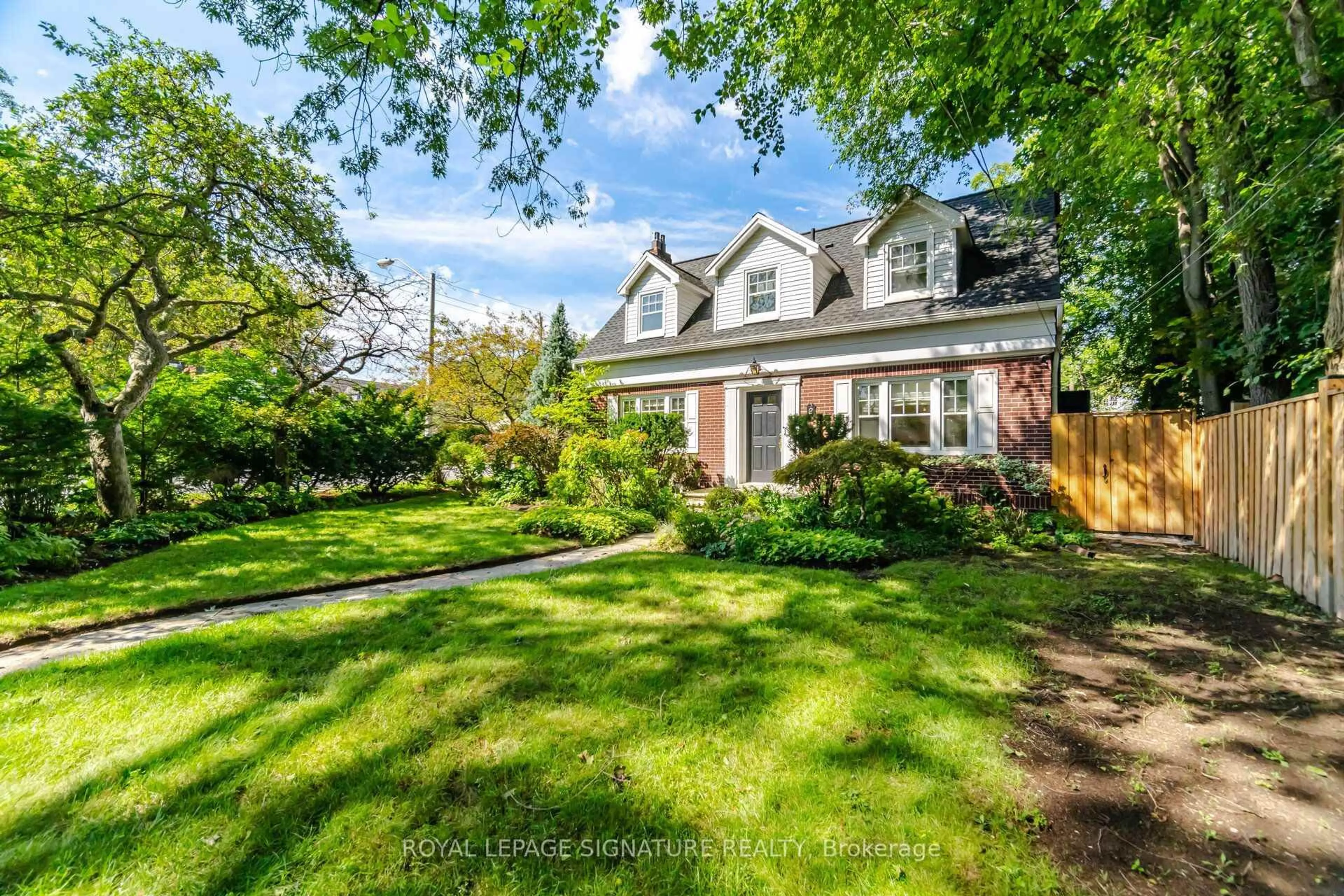 A pic from outside/outdoor area/front of a property/back of a property/a pic from drone, street for 2 Wembley Ave, Toronto Ontario M9A 2H9