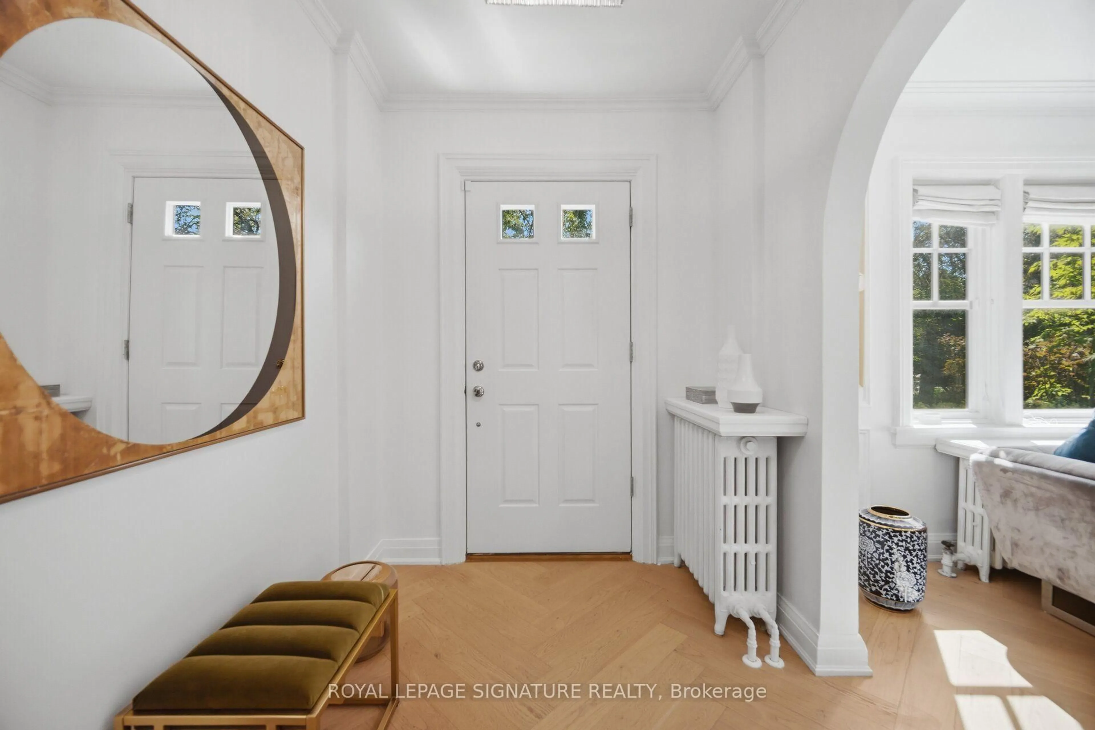 Indoor entryway for 2 Wembley Ave, Toronto Ontario M9A 2H9