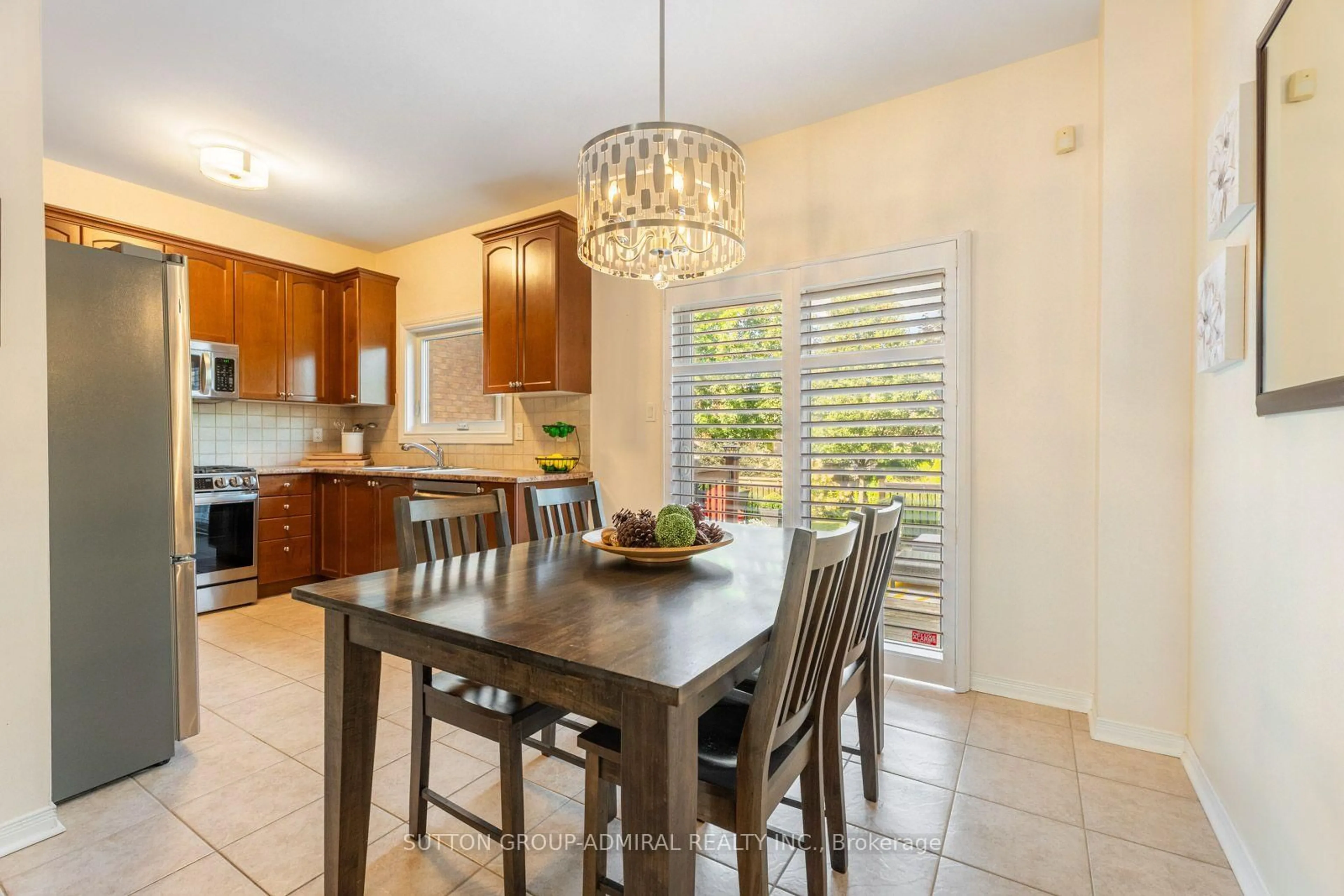 Open concept kitchen, ceramic/tile floor for 96 Niagara Tr, Halton Hills Ontario L7G 0A8
