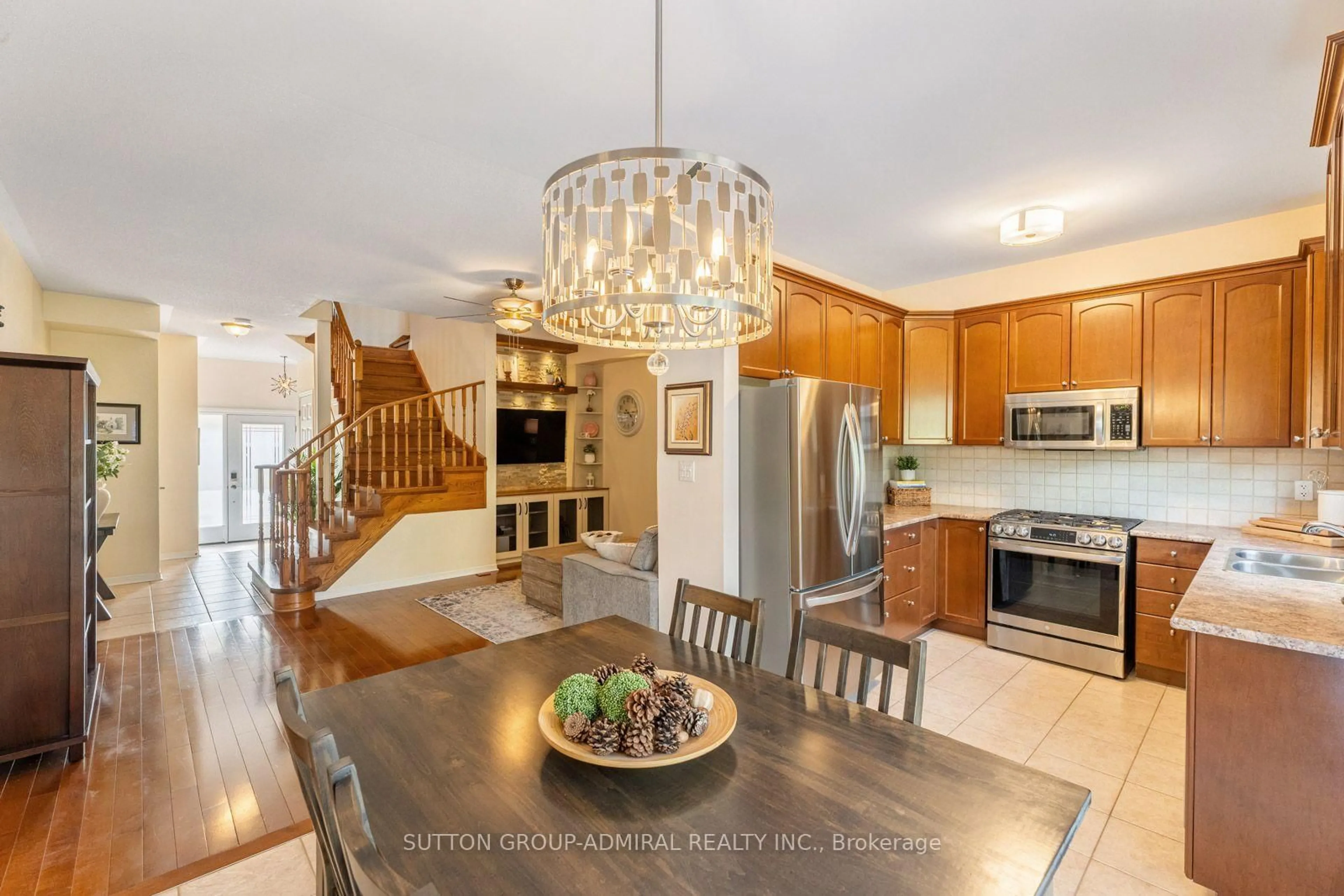 Open concept kitchen, unknown for 96 Niagara Tr, Halton Hills Ontario L7G 0A8