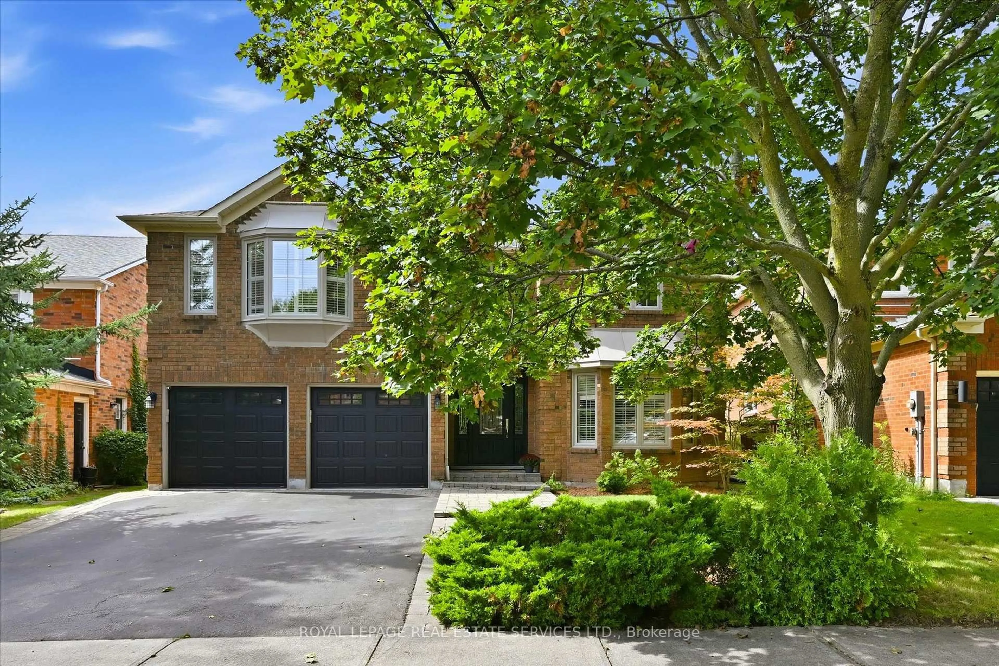 Home with brick exterior material, street for 1170 Giles Gate, Oakville Ontario L6M 2S3