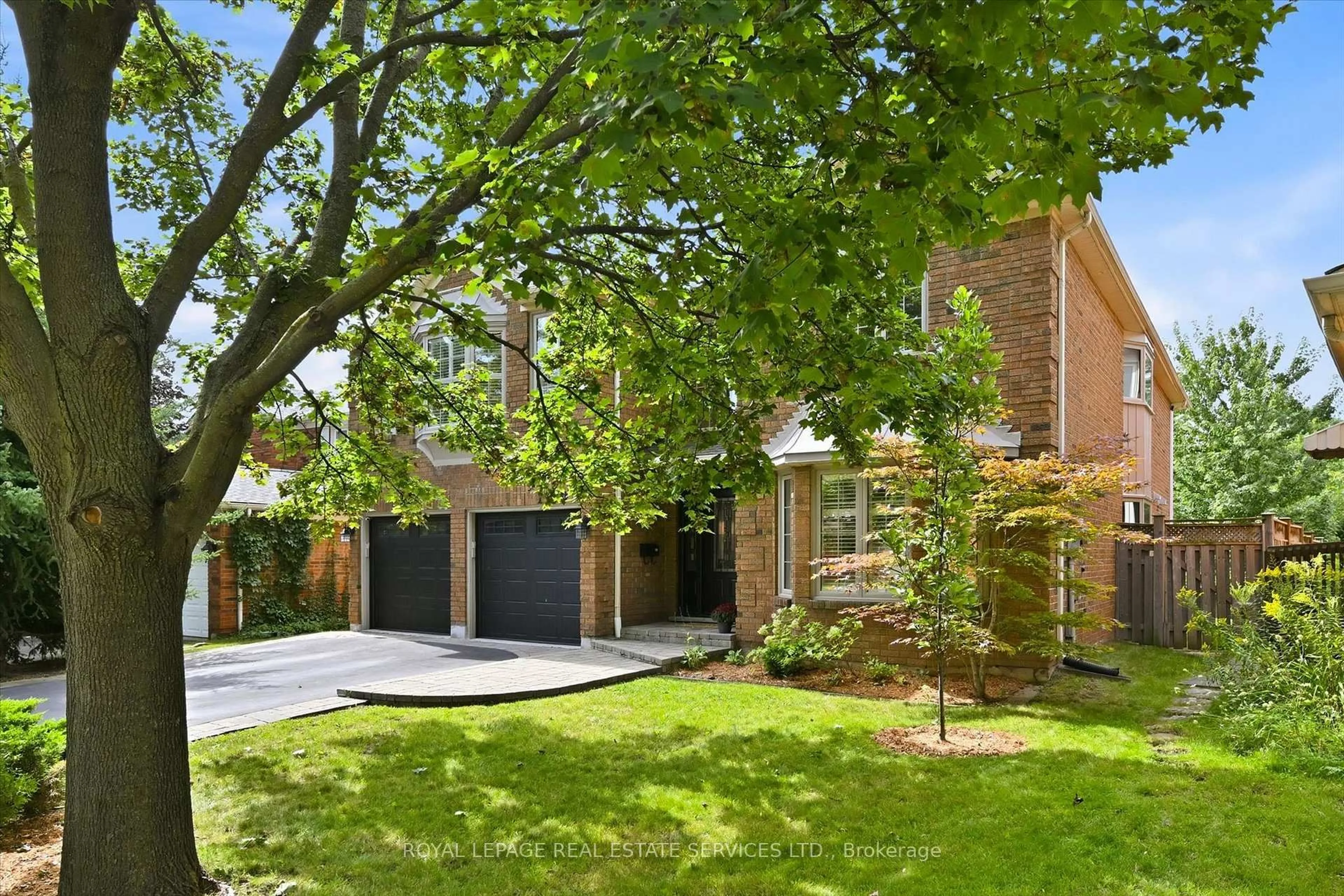 Home with brick exterior material, street for 1170 Giles Gate, Oakville Ontario L6M 2S3