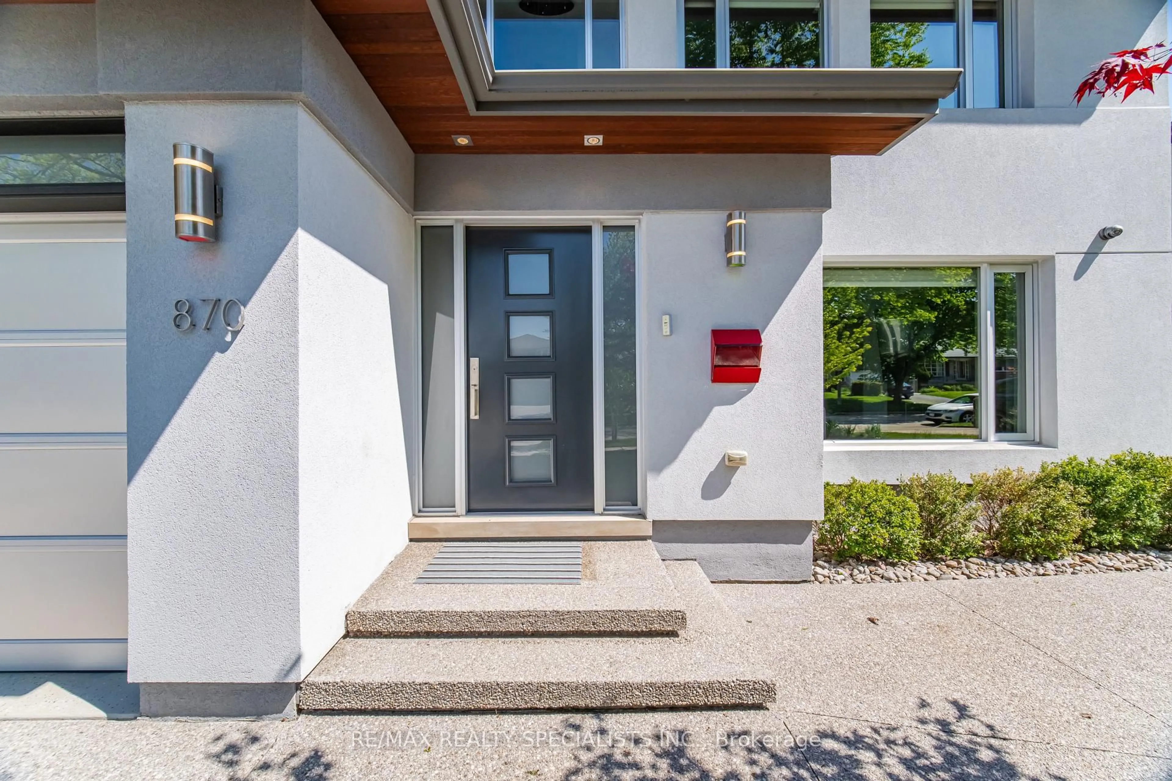 Indoor entryway for 870 Hollowtree Cres, Mississauga Ontario L4Y 2V2