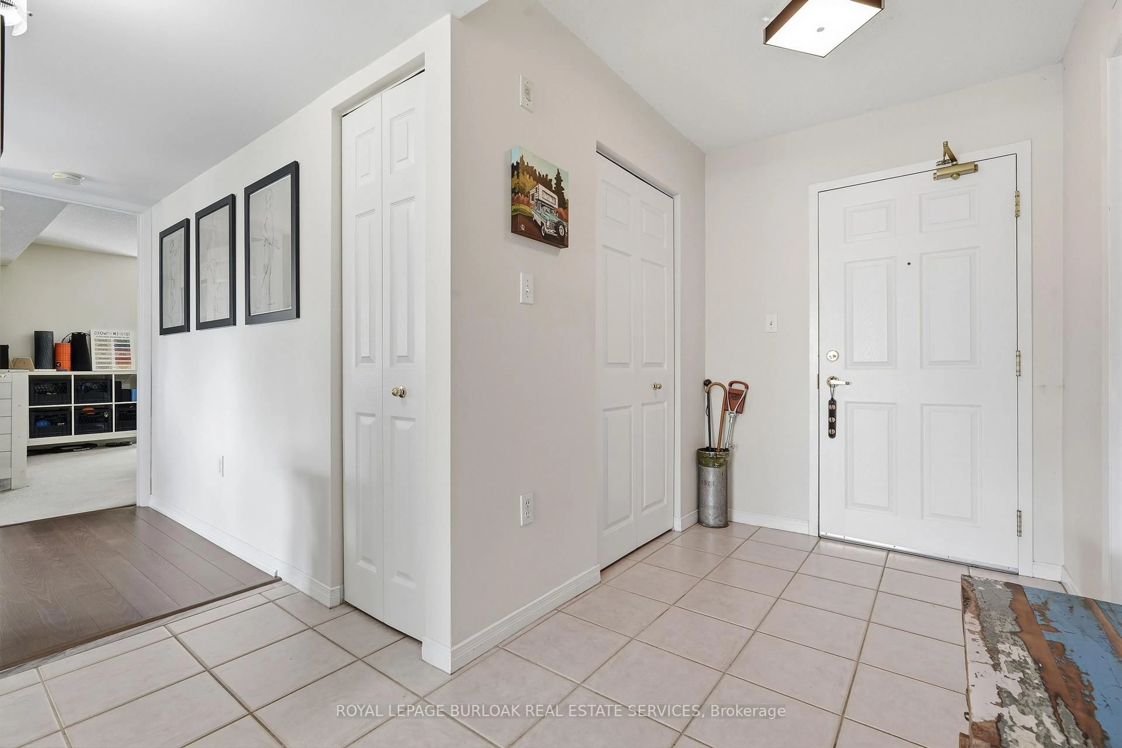 Indoor entryway for 216A Plains Rd #302, Burlington Ontario L7T 4K8