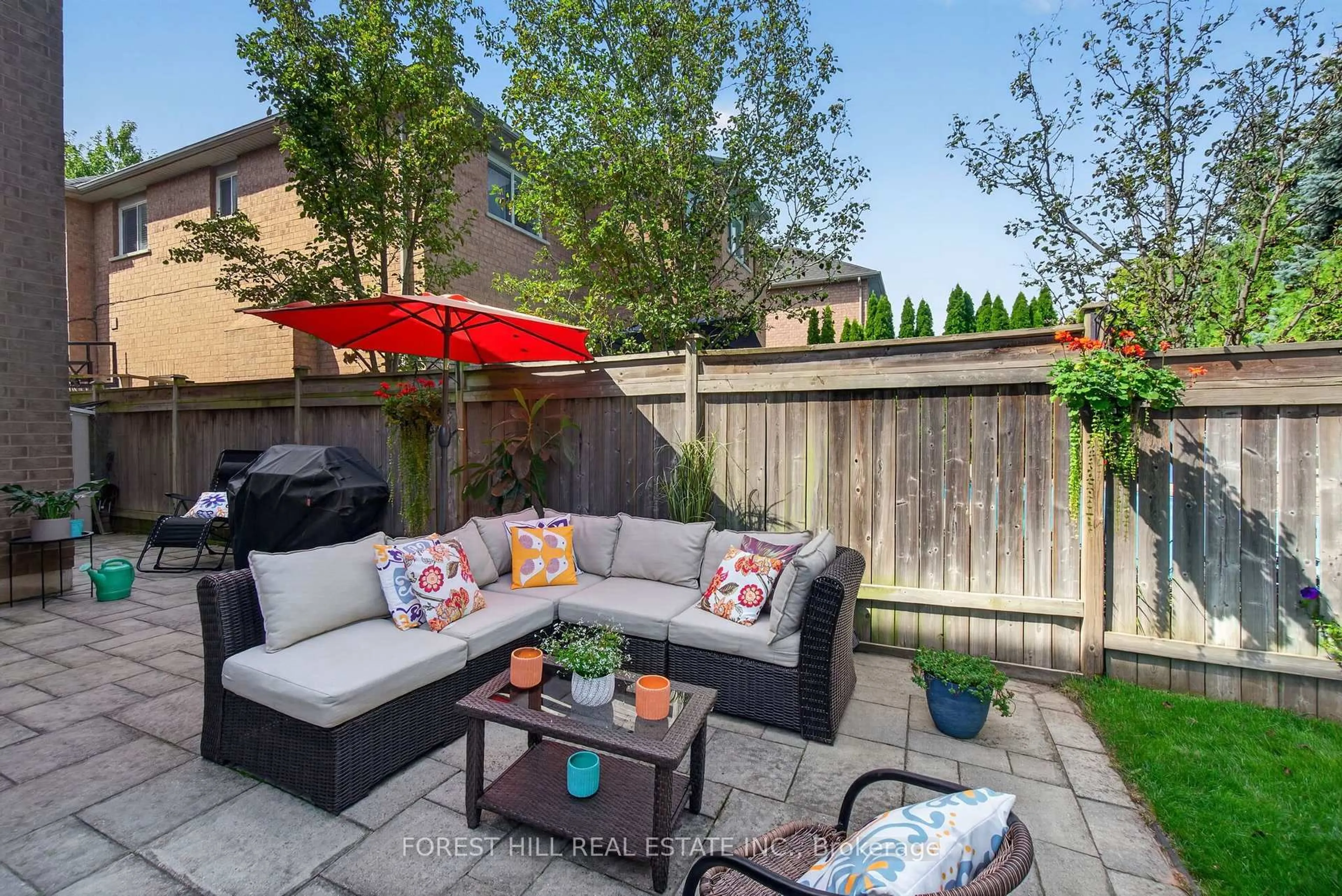 Patio, street for 2123 Summer Heights Tr, Oakville Ontario L6M 3V9