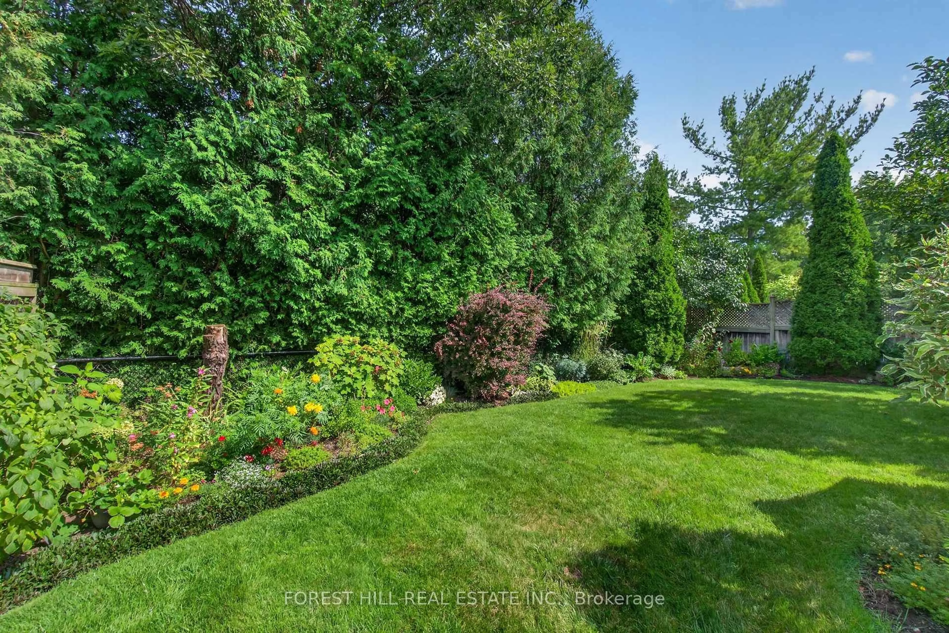 A pic from outside/outdoor area/front of a property/back of a property/a pic from drone, forest/trees view for 2123 Summer Heights Tr, Oakville Ontario L6M 3V9