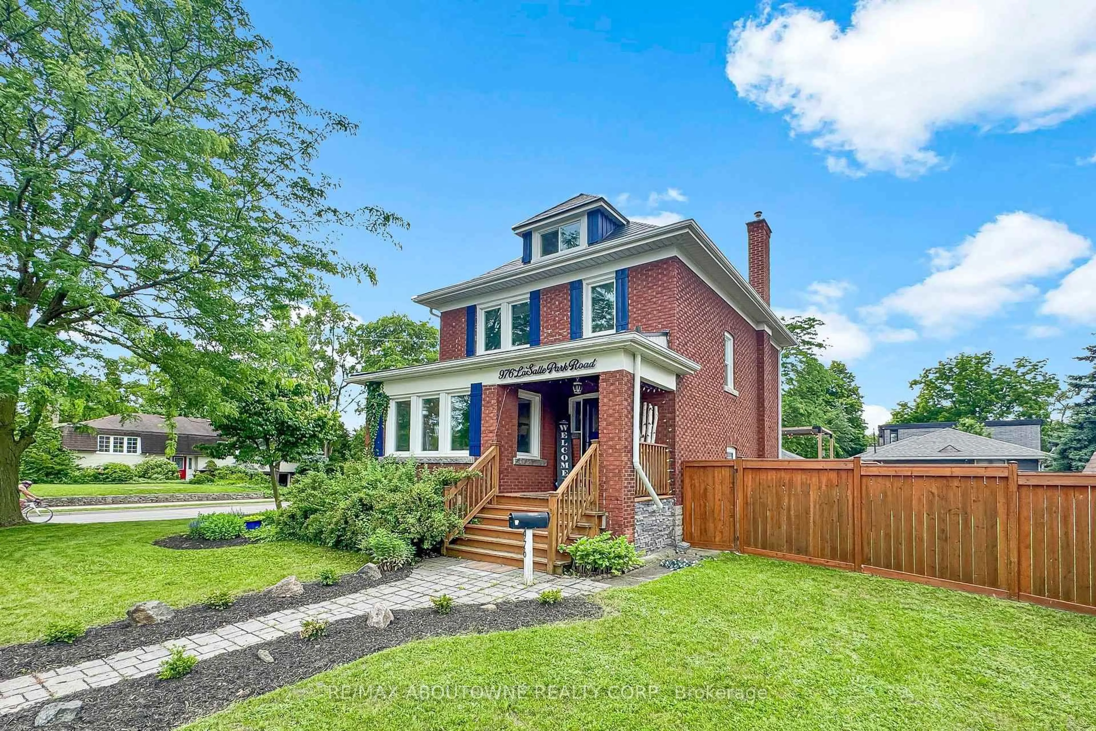 Home with brick exterior material, street for 976 Lasalle Park Rd, Burlington Ontario L7T 1N2