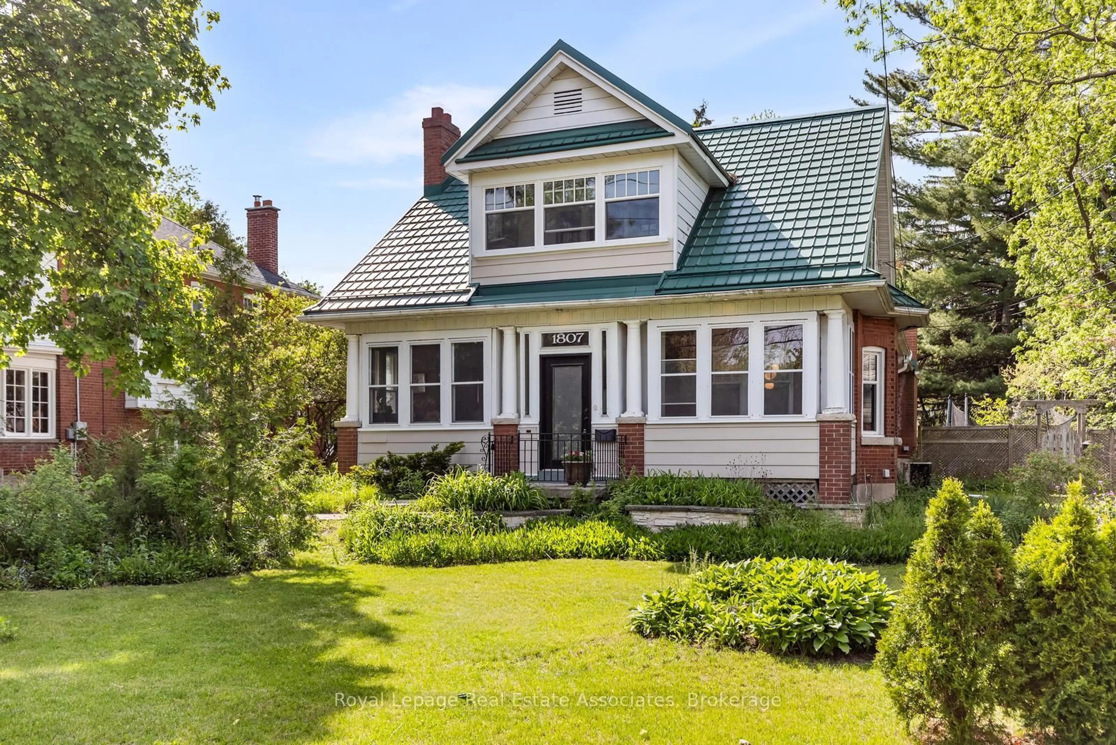 Home with brick exterior material, street for 1807 Balsam Ave, Mississauga Ontario L5J 1L3