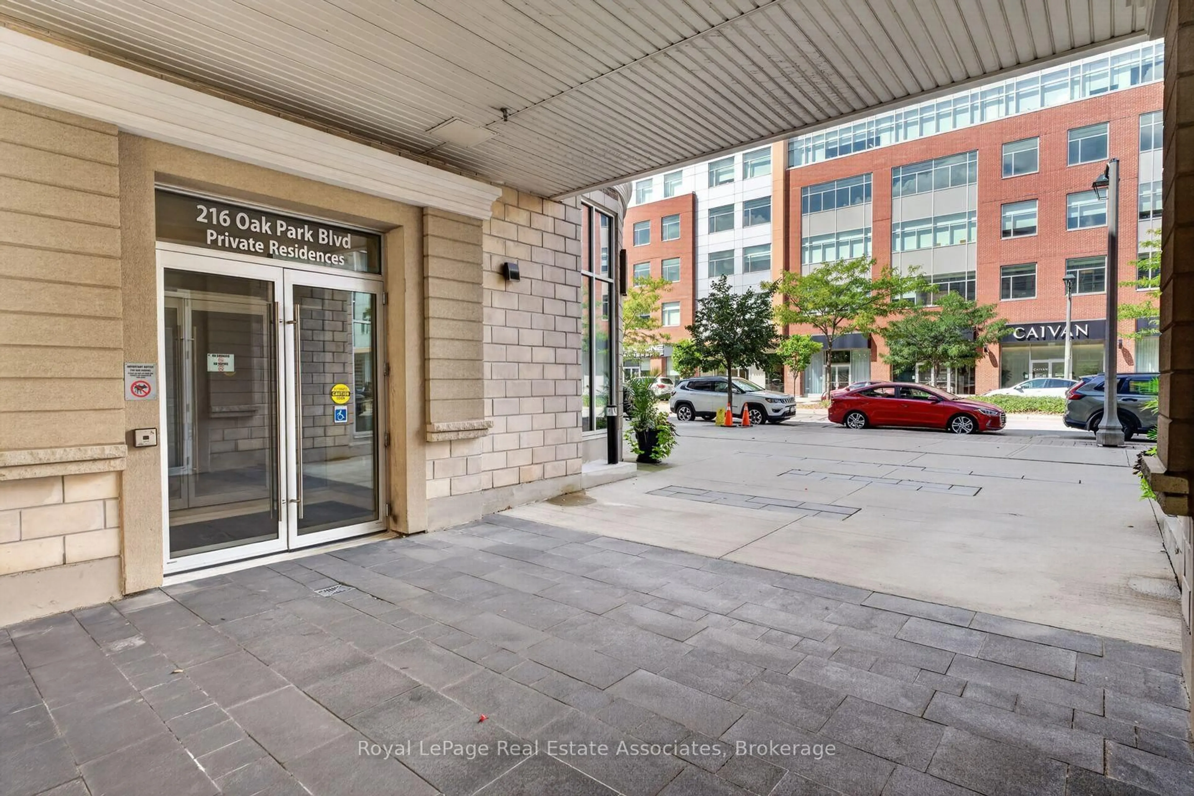 Indoor foyer for 216 Oak Park Blvd #214, Oakville Ontario L6H 7S8