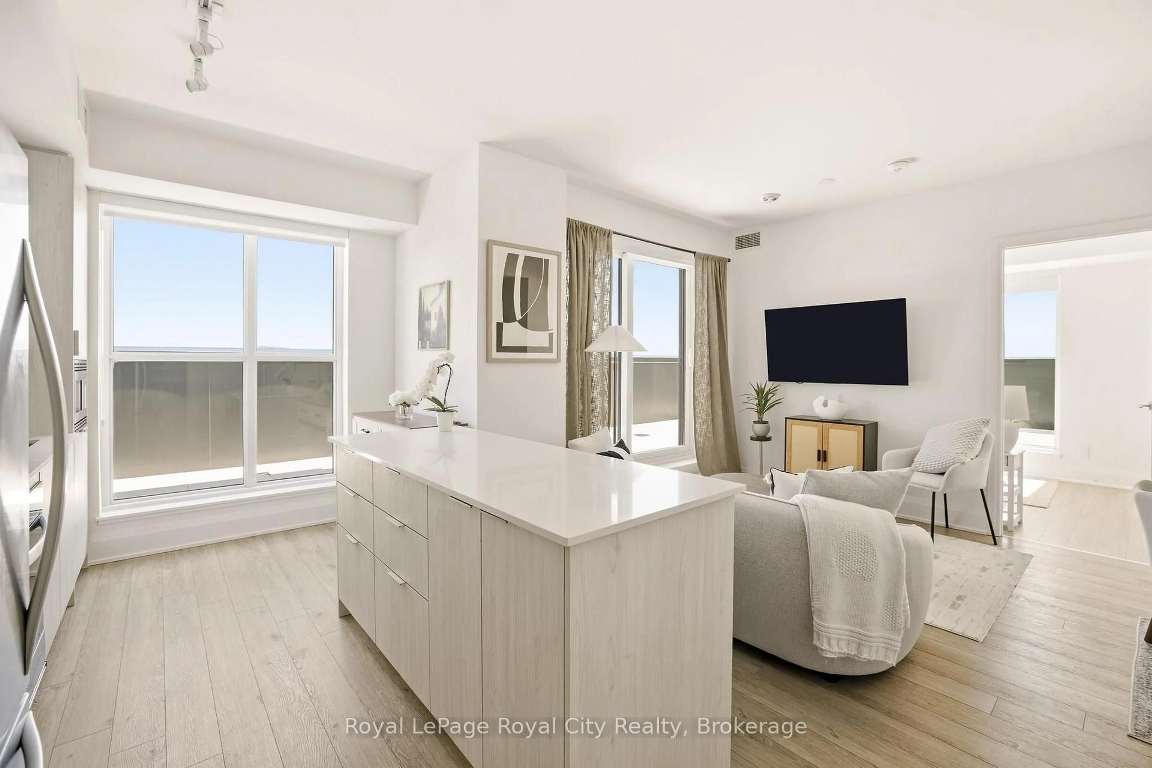 Open concept kitchen, unknown for 3071 Trafalgar Rd #604, Oakville Ontario L6H 8C6