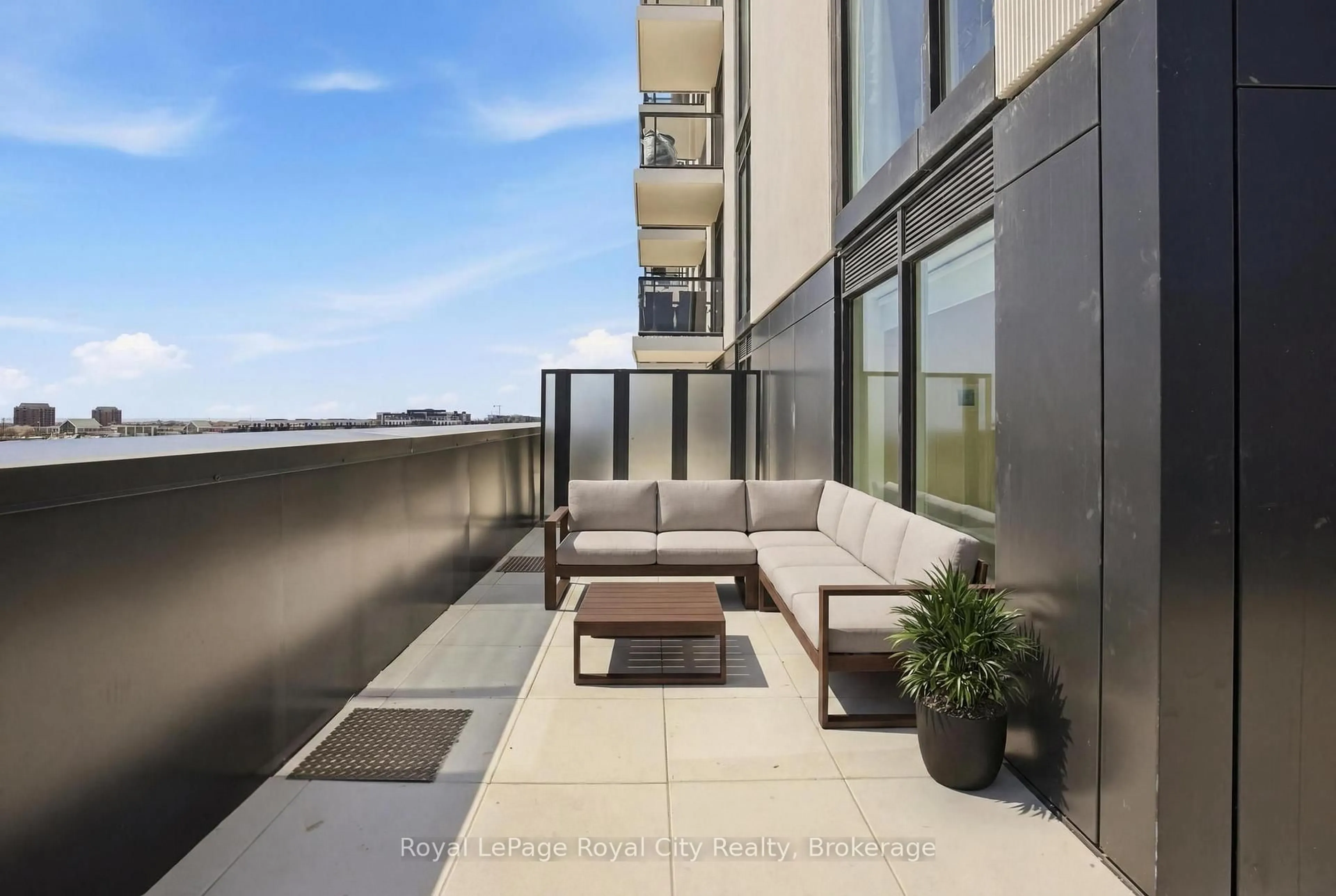 Patio, unknown for 3071 Trafalgar Rd #604, Oakville Ontario L6H 8C6