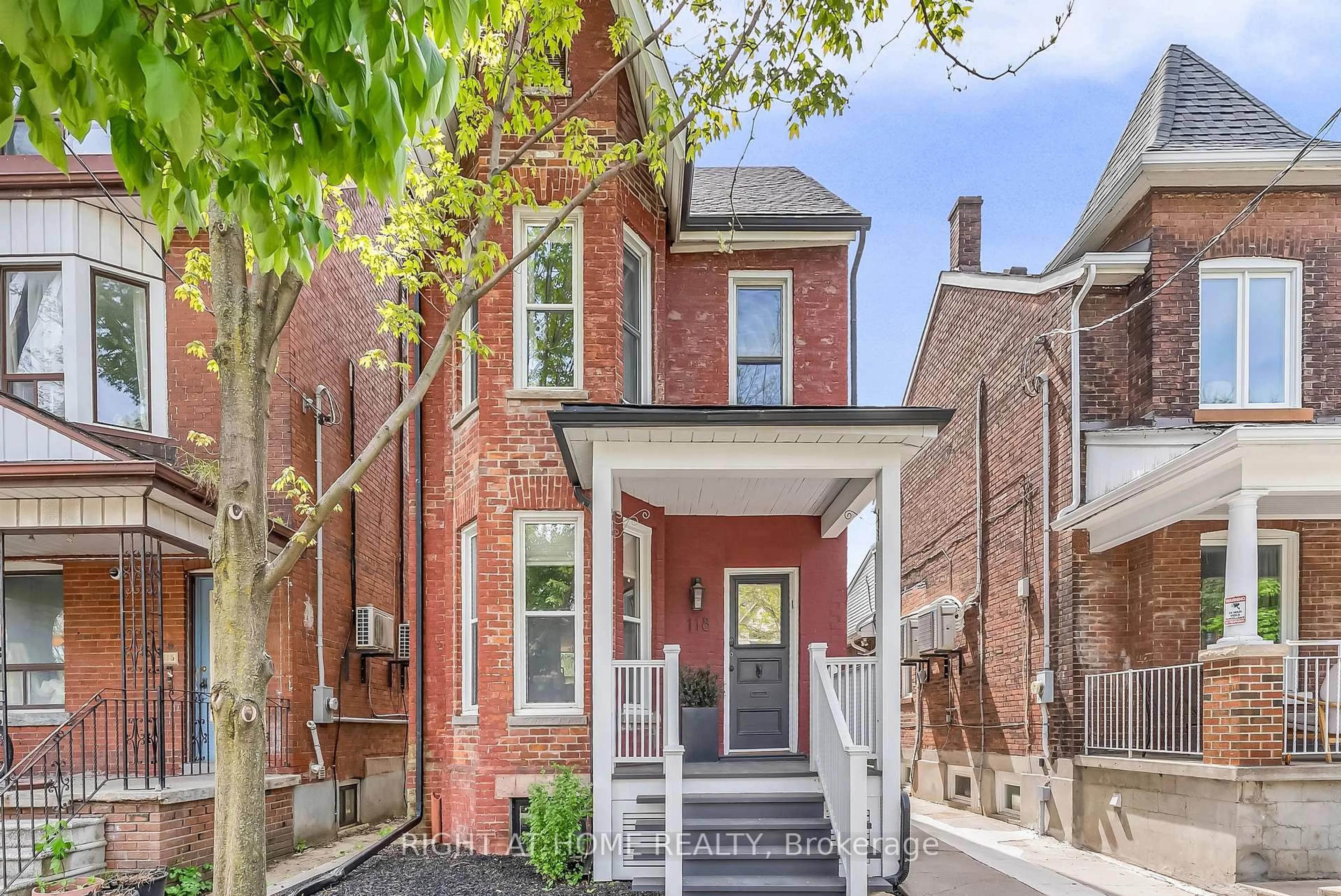 Home with brick exterior material, street for 118 Lansdowne Ave, Toronto Ontario M6K 2V9