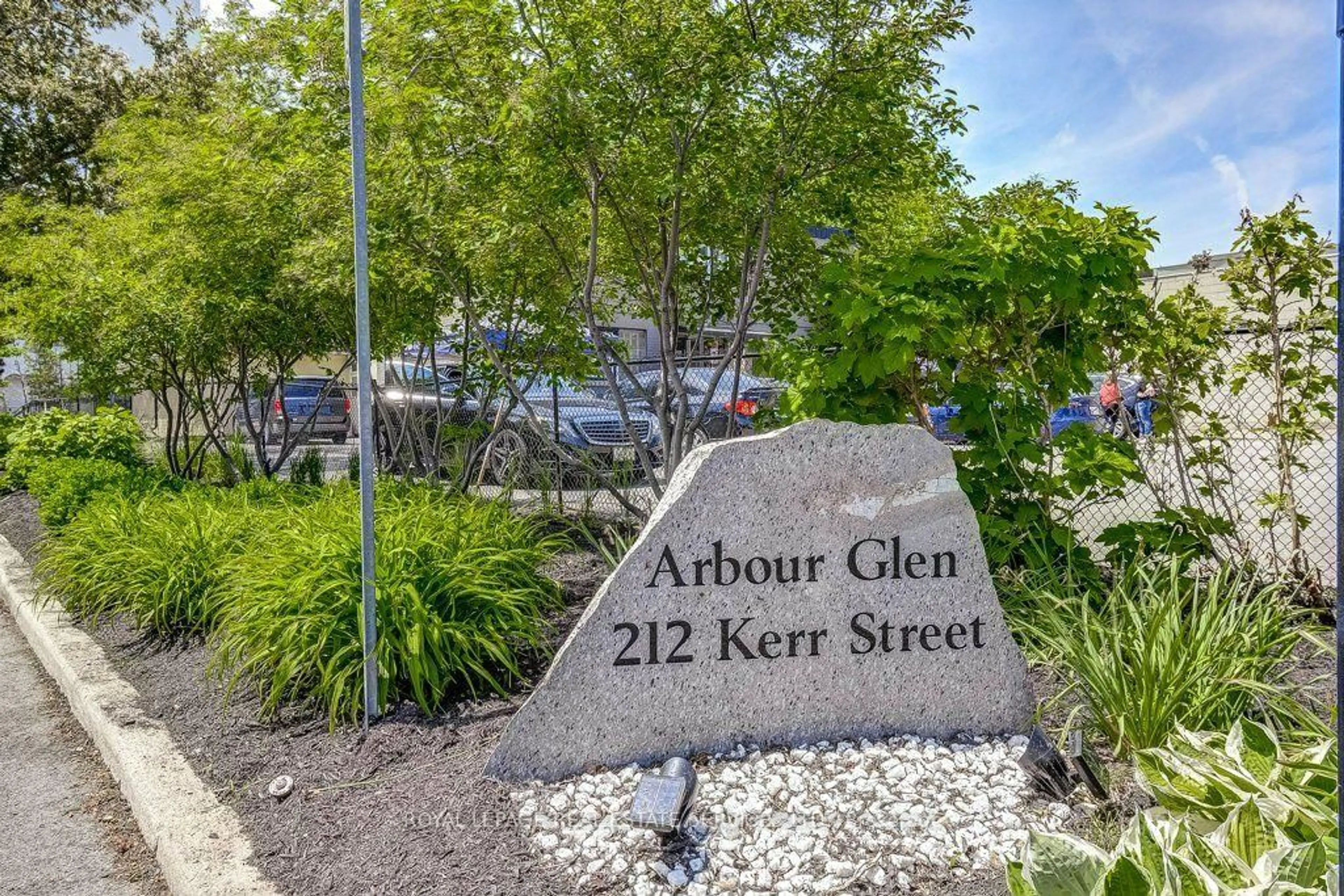 Unknown for 212 Kerr St #404, Oakville Ontario L6K 3B1