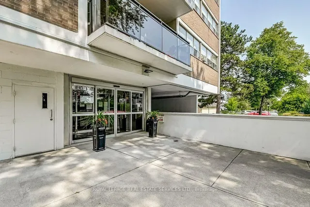 212 Kerr St #404, Oakville 5