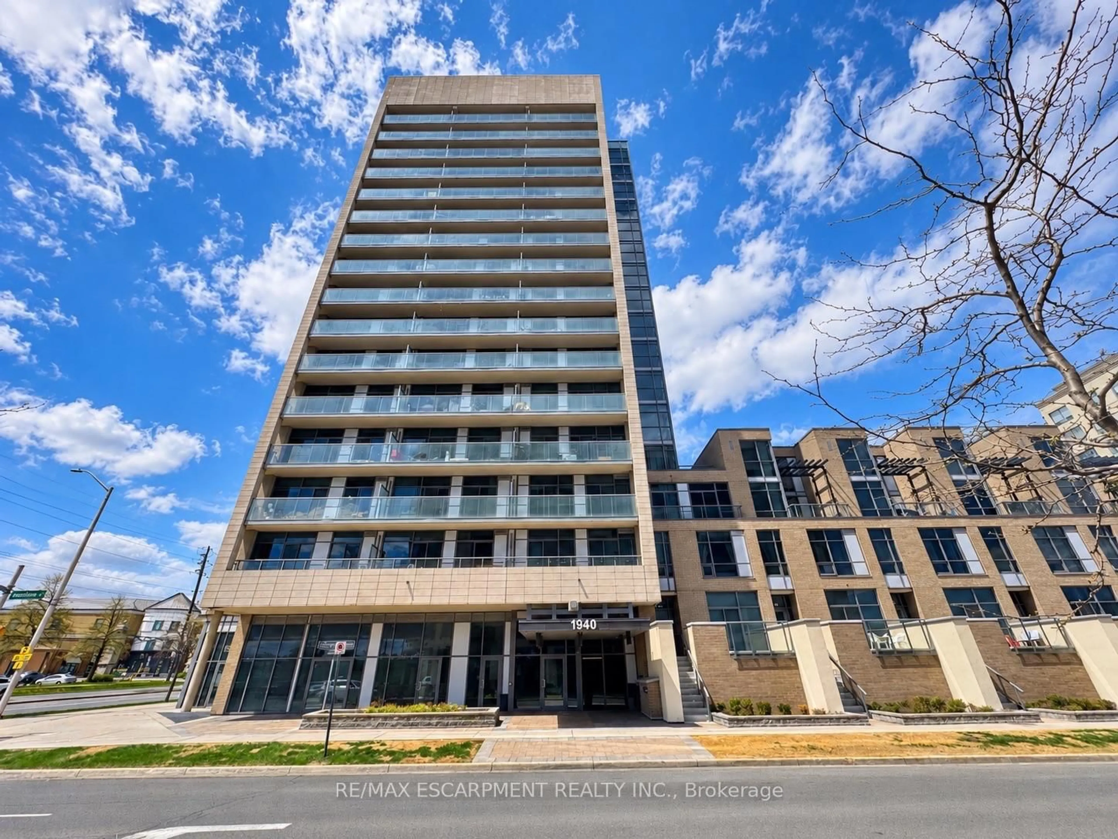 Indoor foyer for 1940 Ironstone Dr #809, Burlington Ontario L7L 0E4