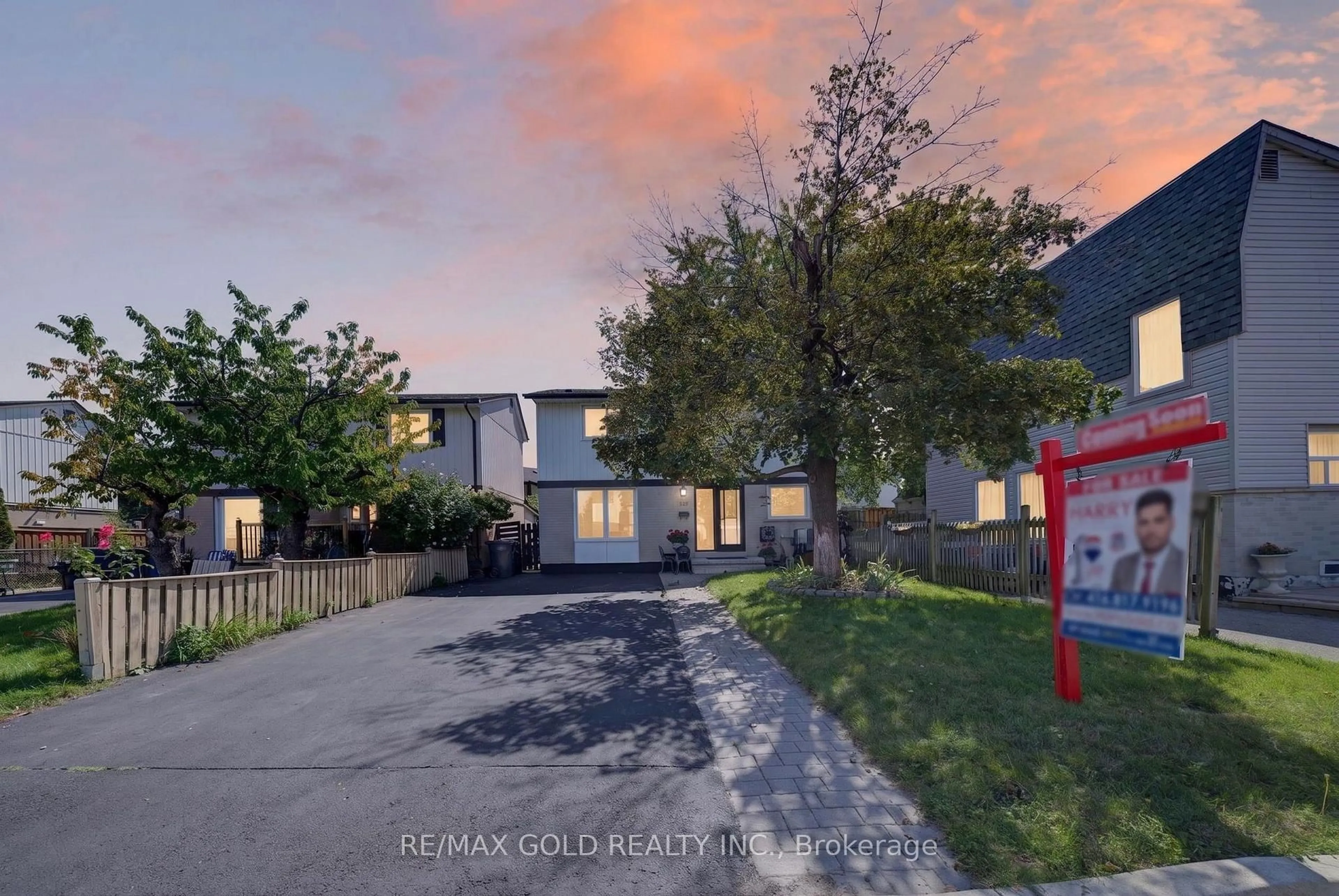 A pic from outside/outdoor area/front of a property/back of a property/a pic from drone, street for 10 Jeffrey St, Brampton Ontario L6S 2M9