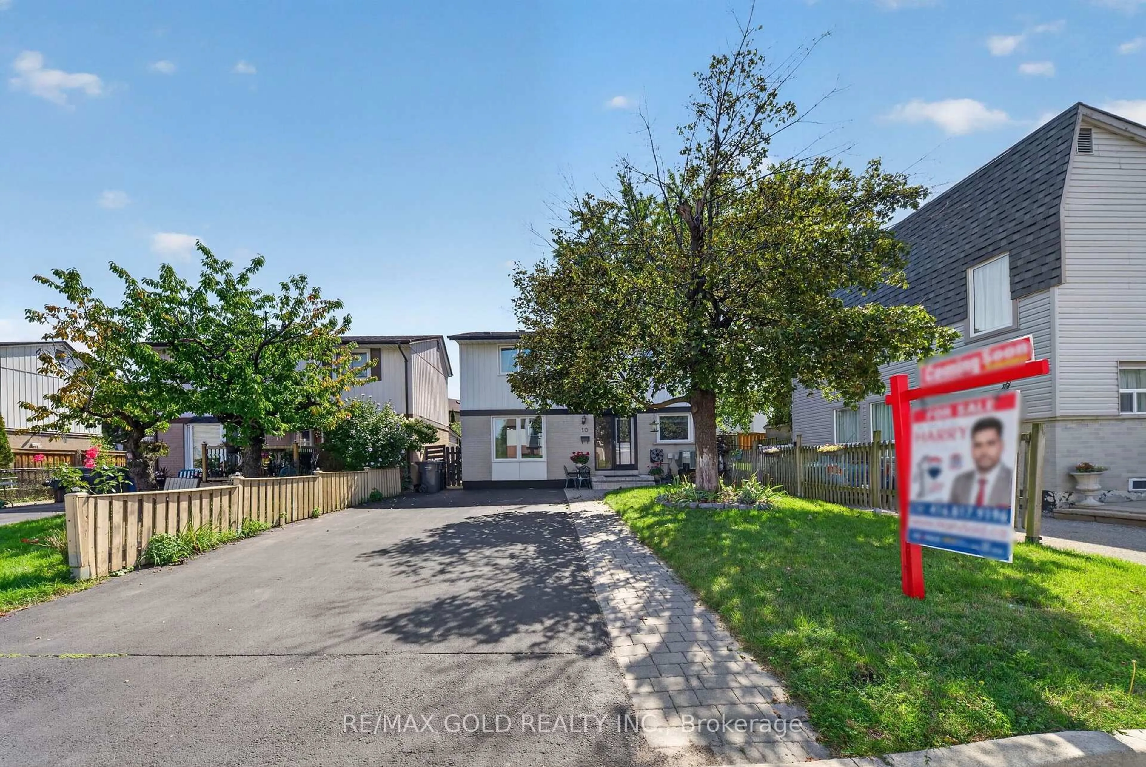 A pic from outside/outdoor area/front of a property/back of a property/a pic from drone, street for 10 Jeffrey St, Brampton Ontario L6S 2M9